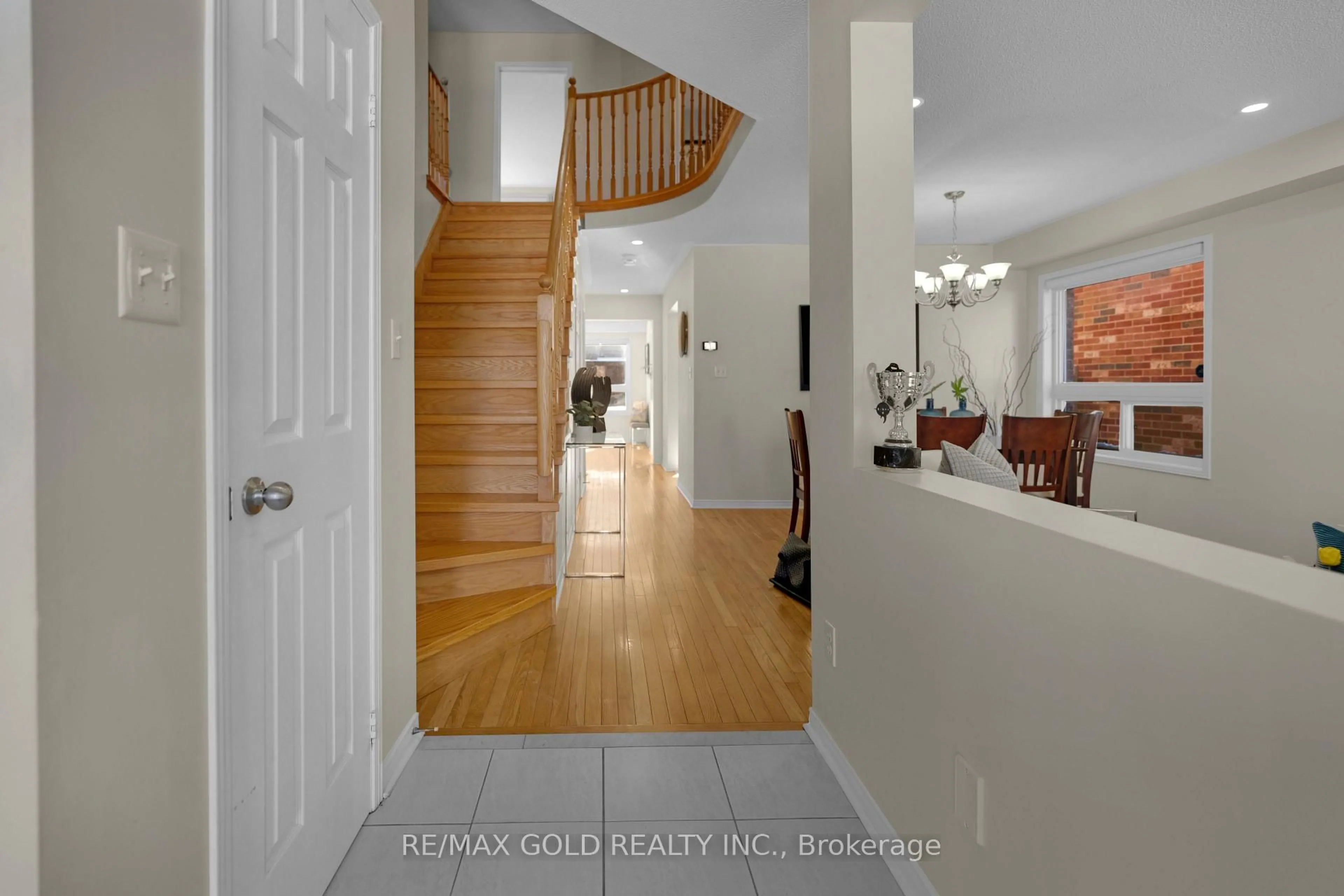 Indoor entryway for 23 Schooner Dr, Brampton Ontario L7A 3H3