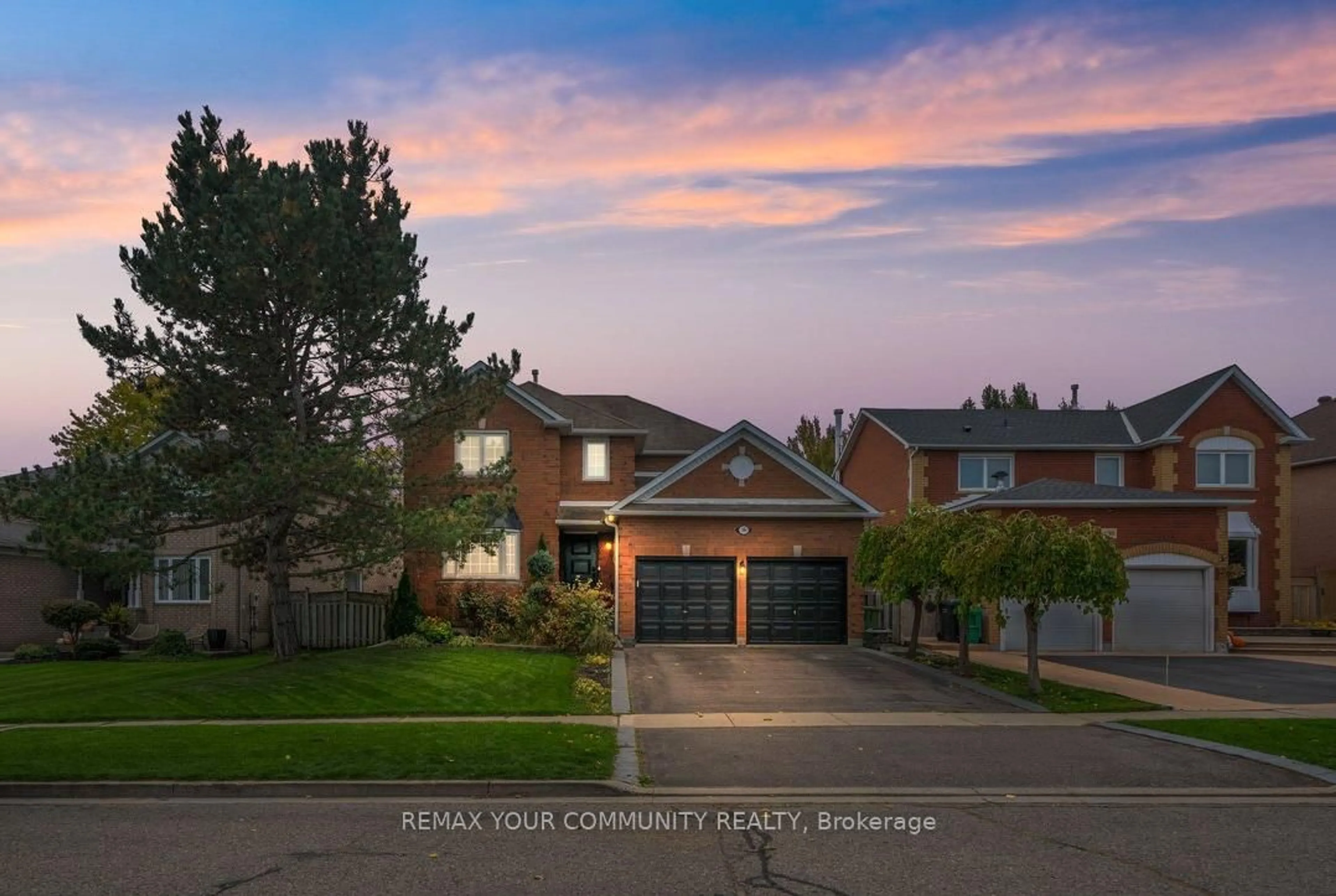 A pic from outside/outdoor area/front of a property/back of a property/a pic from drone, street for 104 Taylorwood Ave, Caledon Ontario L7E 1H9