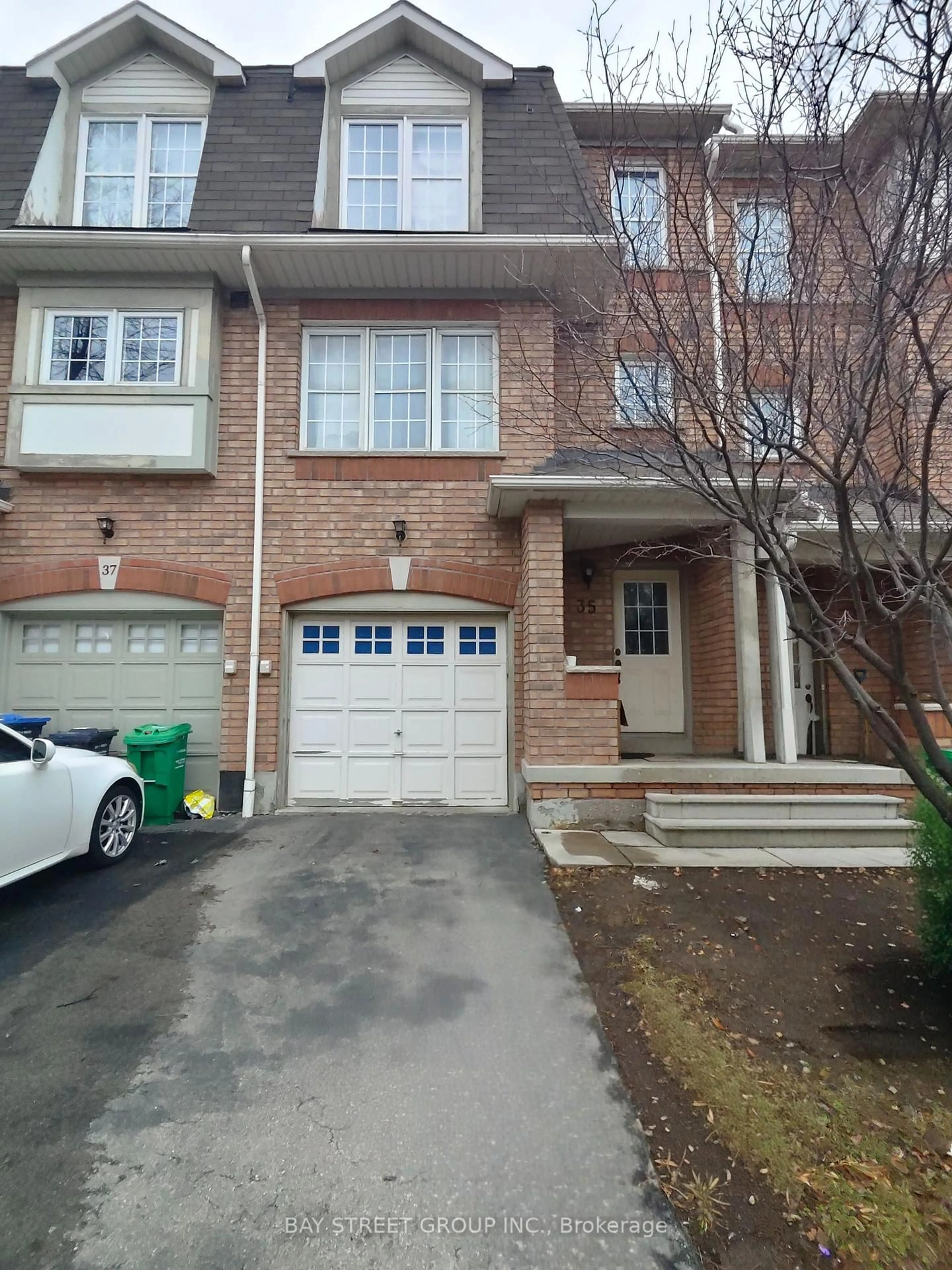 Unknown for 3030 Breakwater Crt #35, Mississauga Ontario L5B 4N7