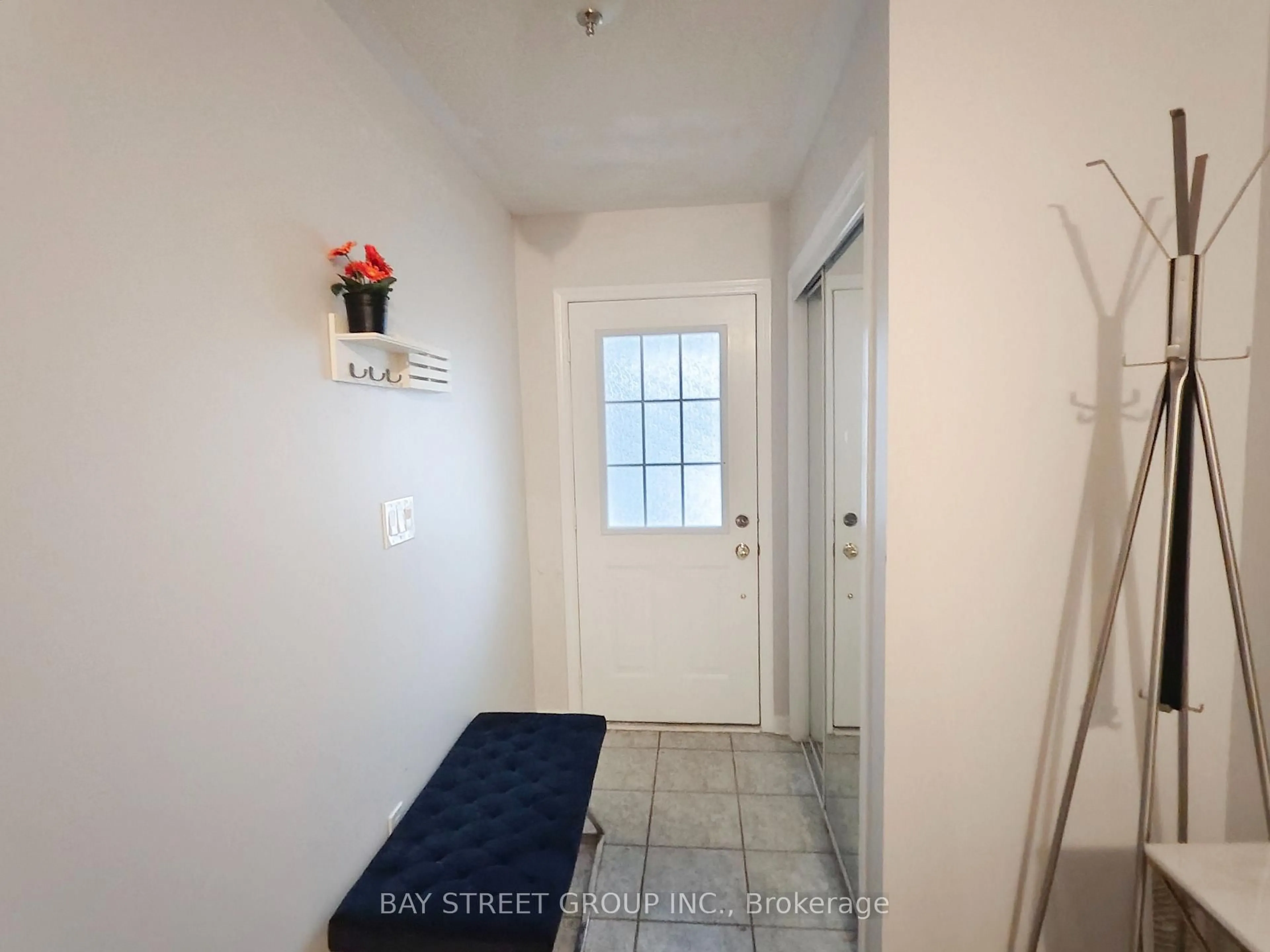 Indoor entryway for 3030 Breakwater Crt #35, Mississauga Ontario L5B 4N7