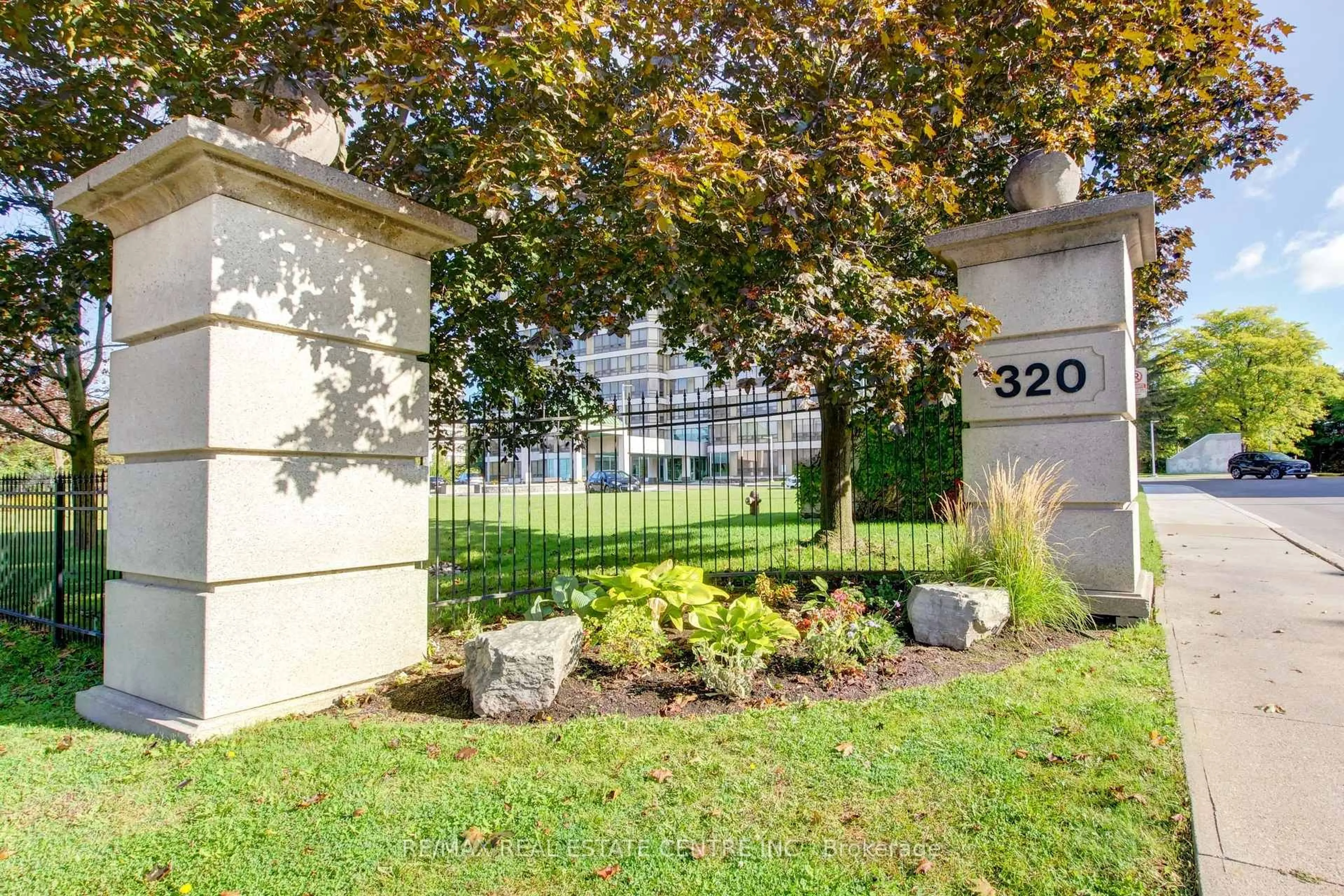 Unknown for 320 Mill St #303, Brampton Ontario L6Y 3V2