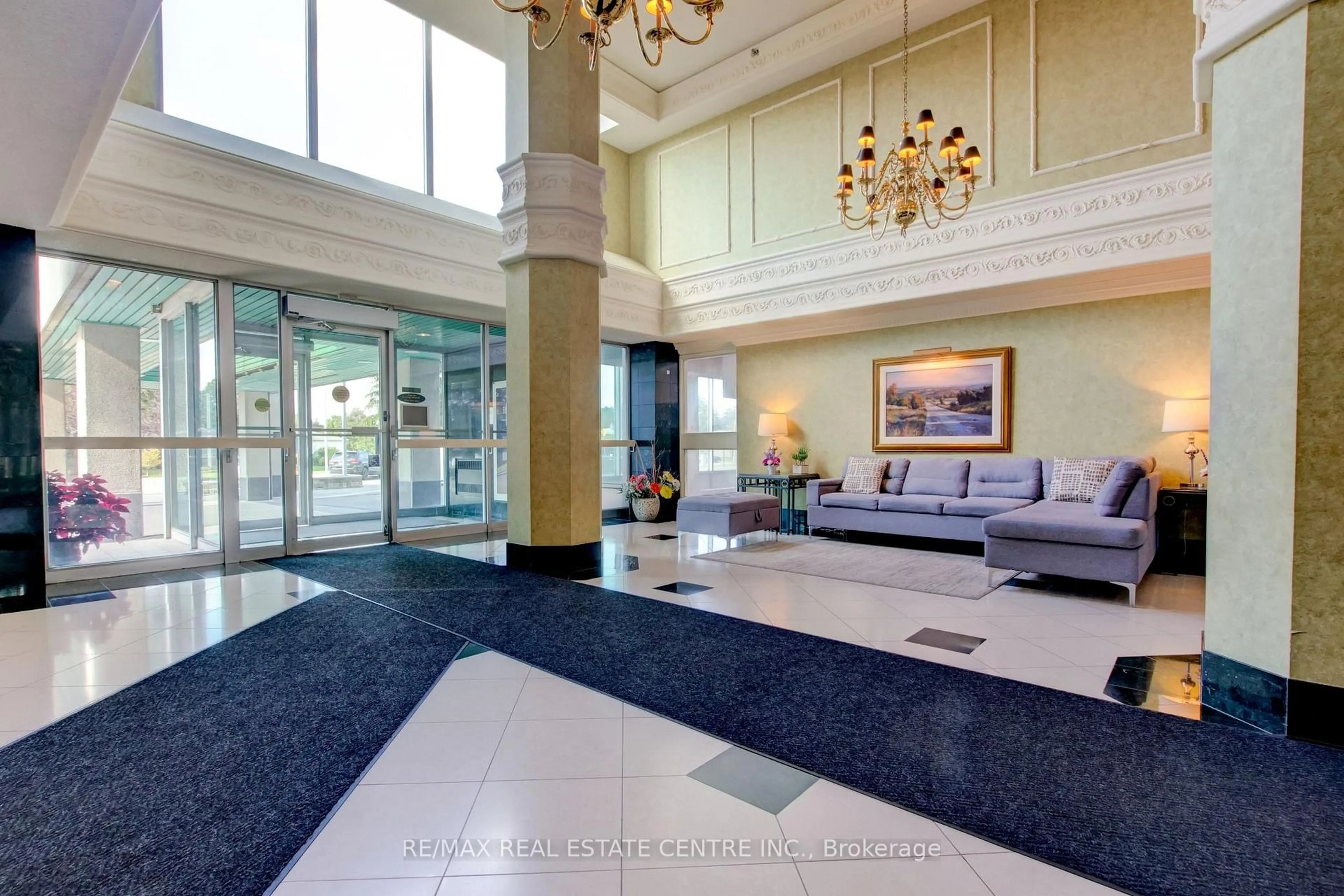 Lobby for 320 Mill St #303, Brampton Ontario L6Y 3V2