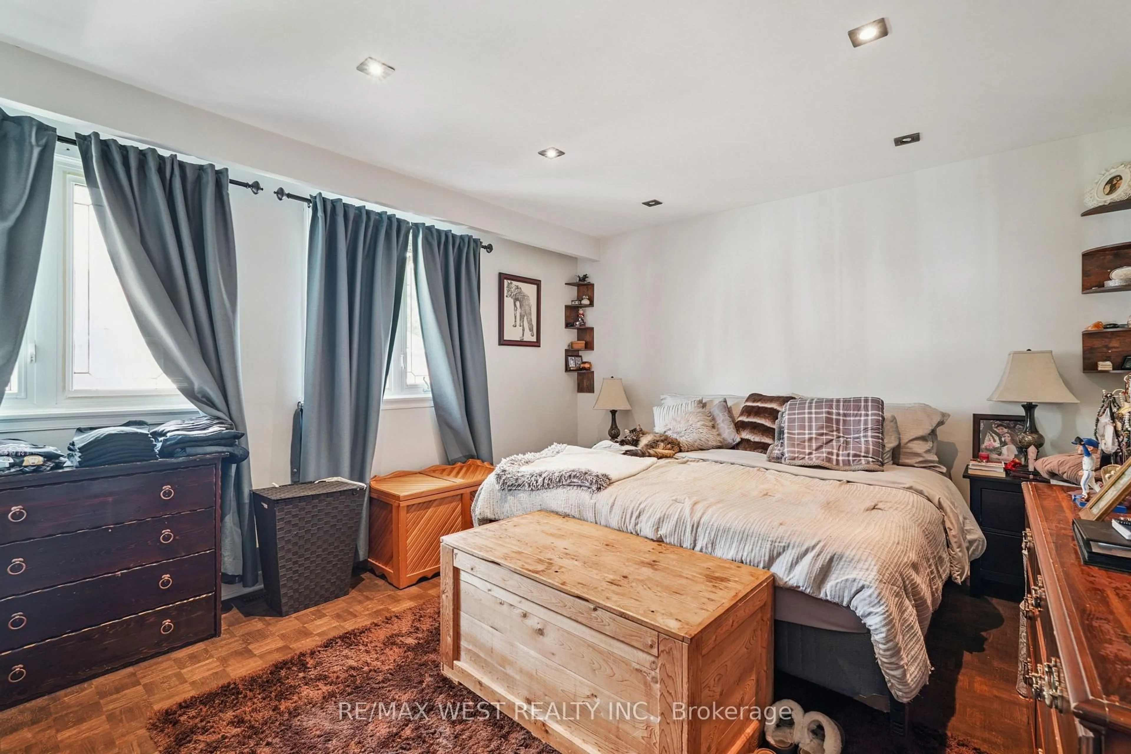 A pic of a room for 52 Old Burnhamthorpe Rd #2, Toronto Ontario M9C 3J5