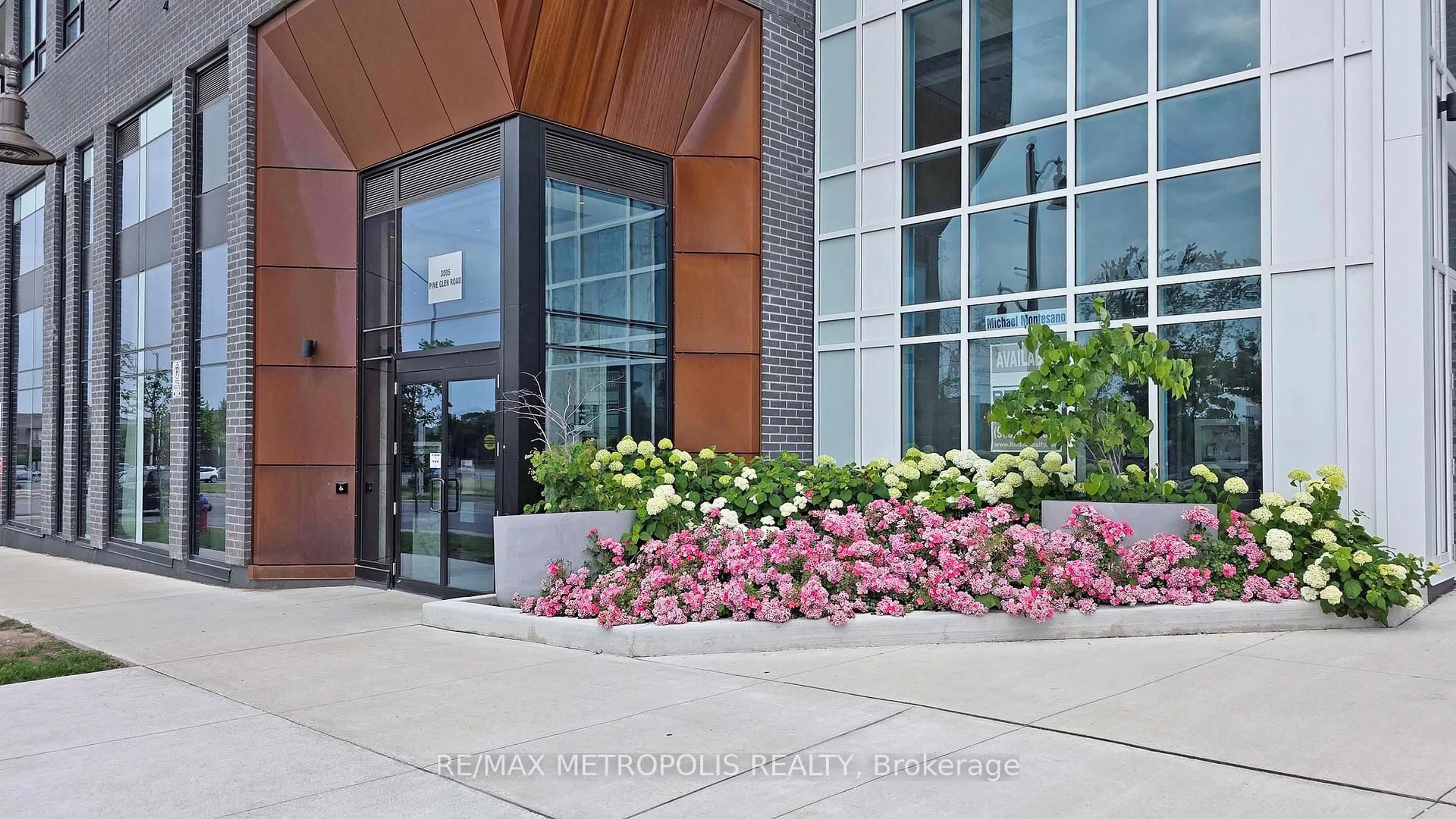 Indoor foyer for 3005 PINE GLEN Rd #508, Oakville Ontario L6M 4C1