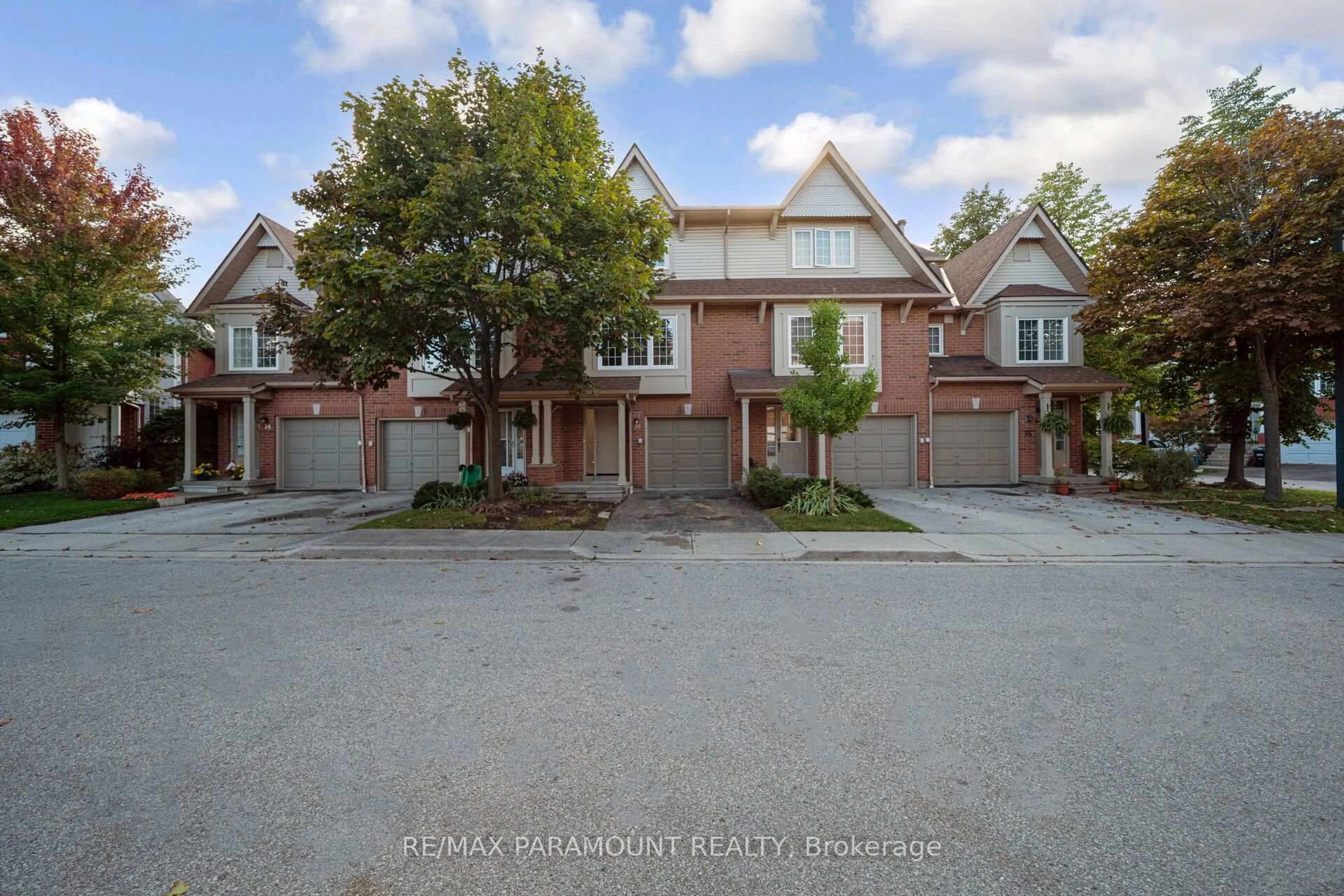 A pic from outside/outdoor area/front of a property/back of a property/a pic from drone, street for 1575 South Parade Crt #37, Mississauga Ontario L5M 6E9
