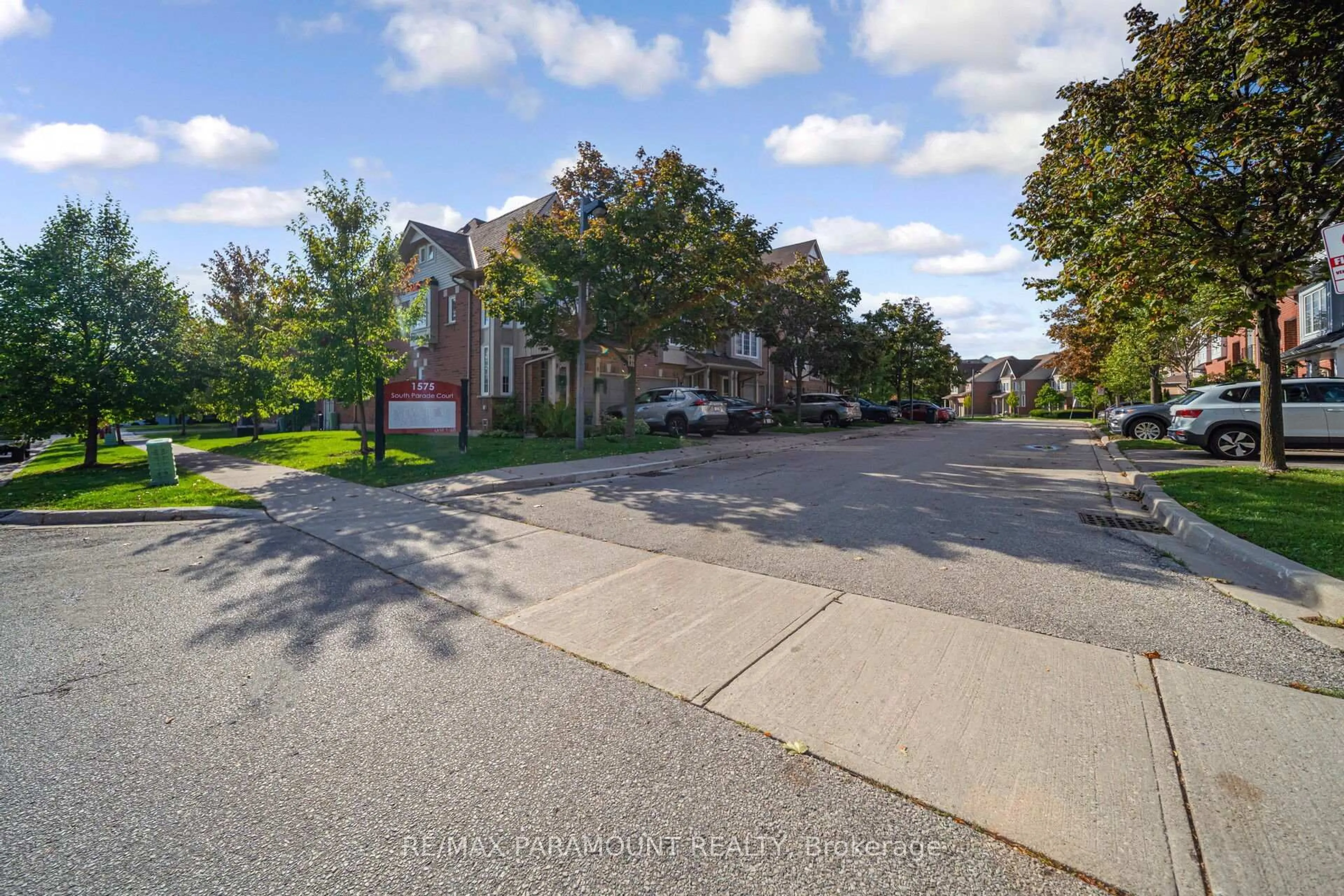 A pic from outside/outdoor area/front of a property/back of a property/a pic from drone, street for 1575 South Parade Crt #37, Mississauga Ontario L5M 6E9