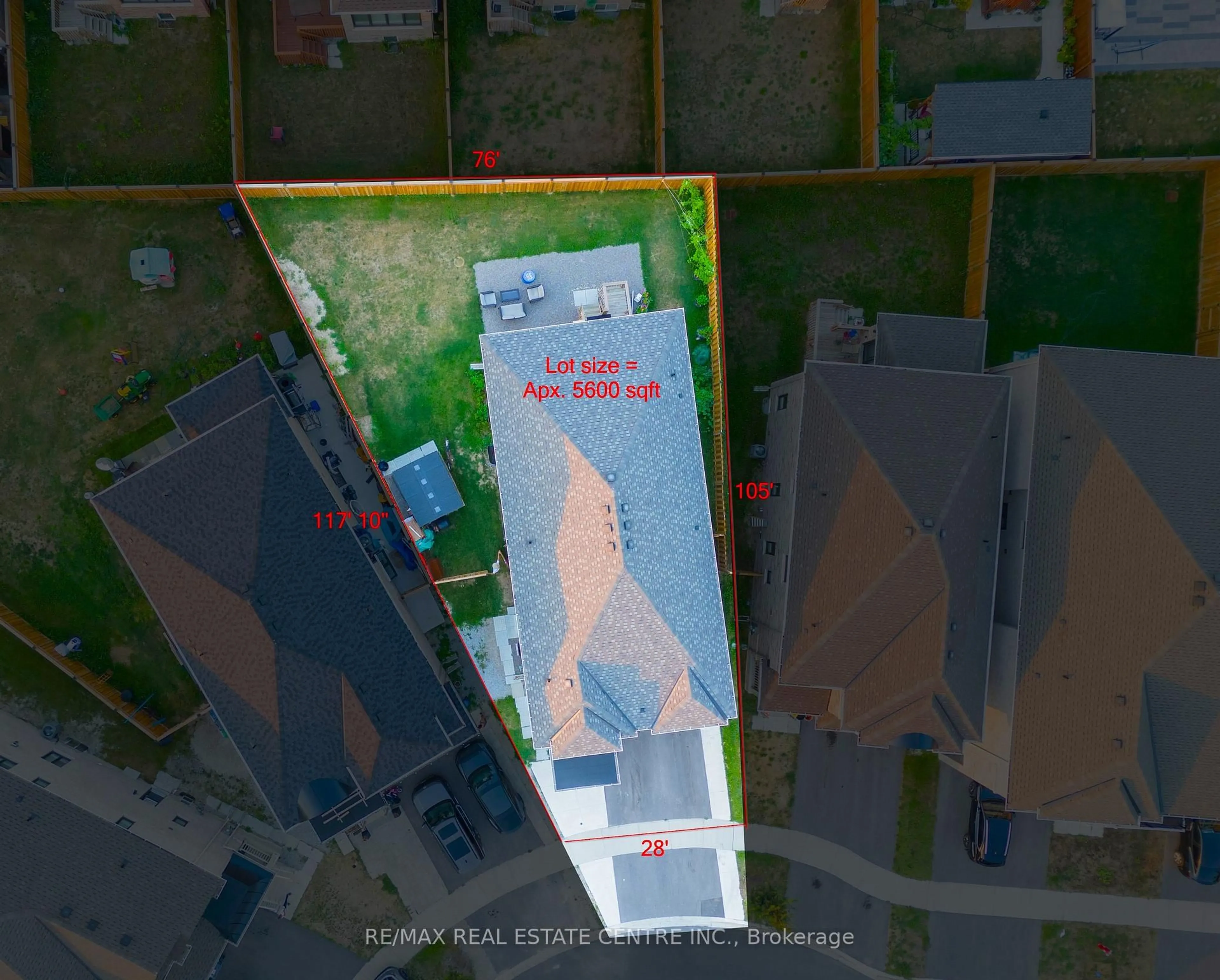 A pic from outside/outdoor area/front of a property/back of a property/a pic from drone, street for 14 Ixworth Circ, Brampton Ontario L6Y 6J8