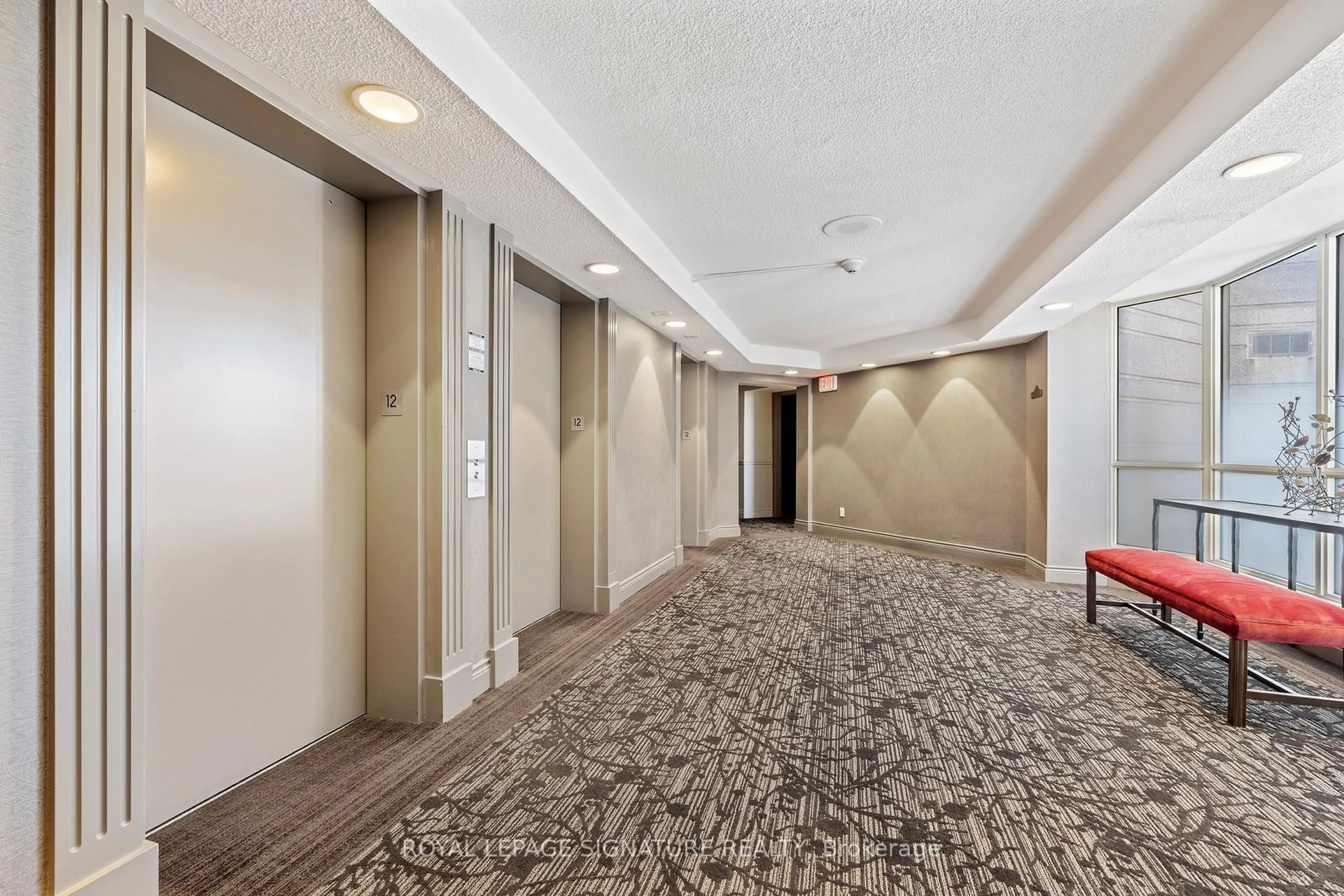 Indoor foyer for 55 Kingsbridge Garden Circ #1201, Mississauga Ontario L5R 1Y1