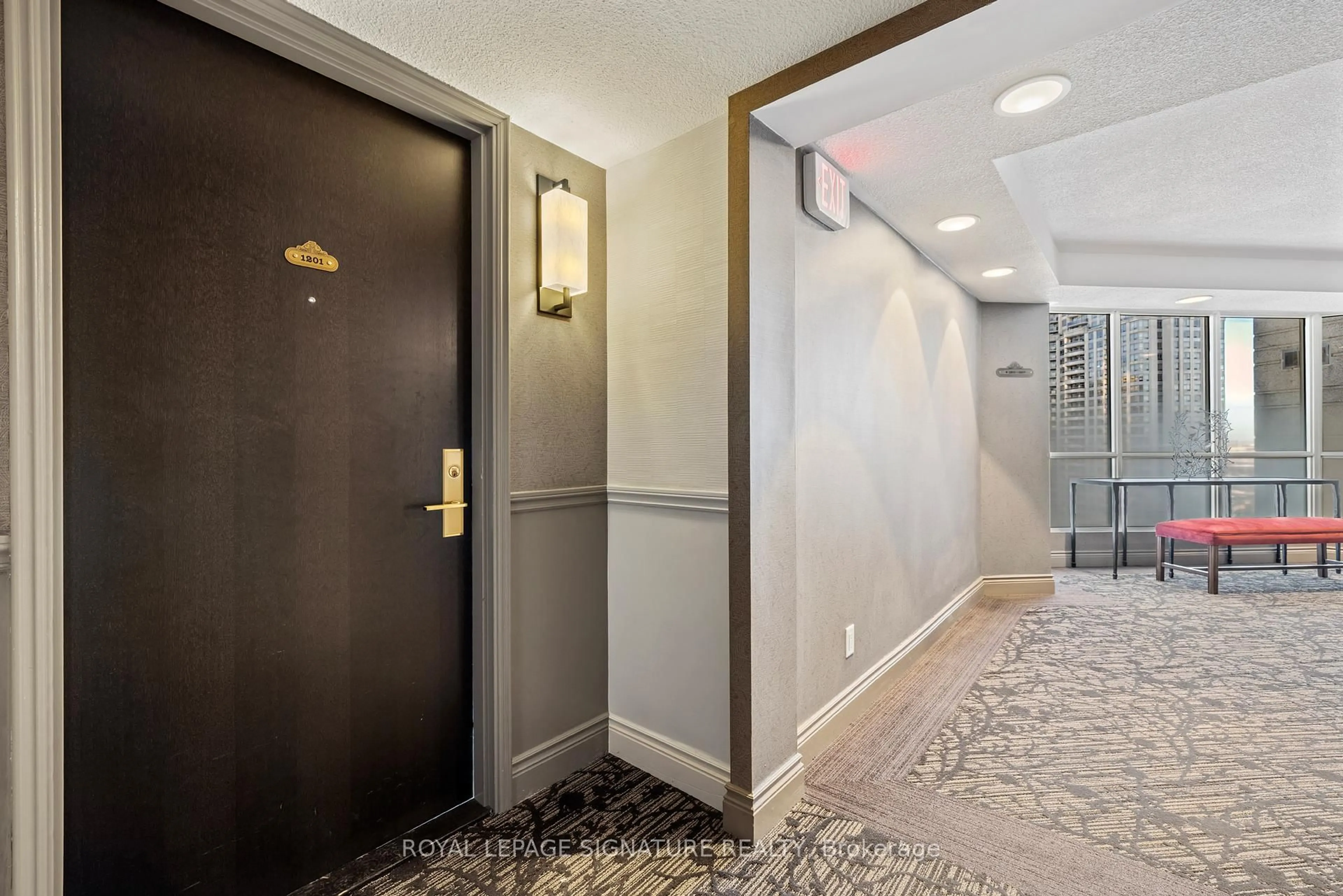 Indoor foyer for 55 Kingsbridge Garden Circ #1201, Mississauga Ontario L5R 1Y1
