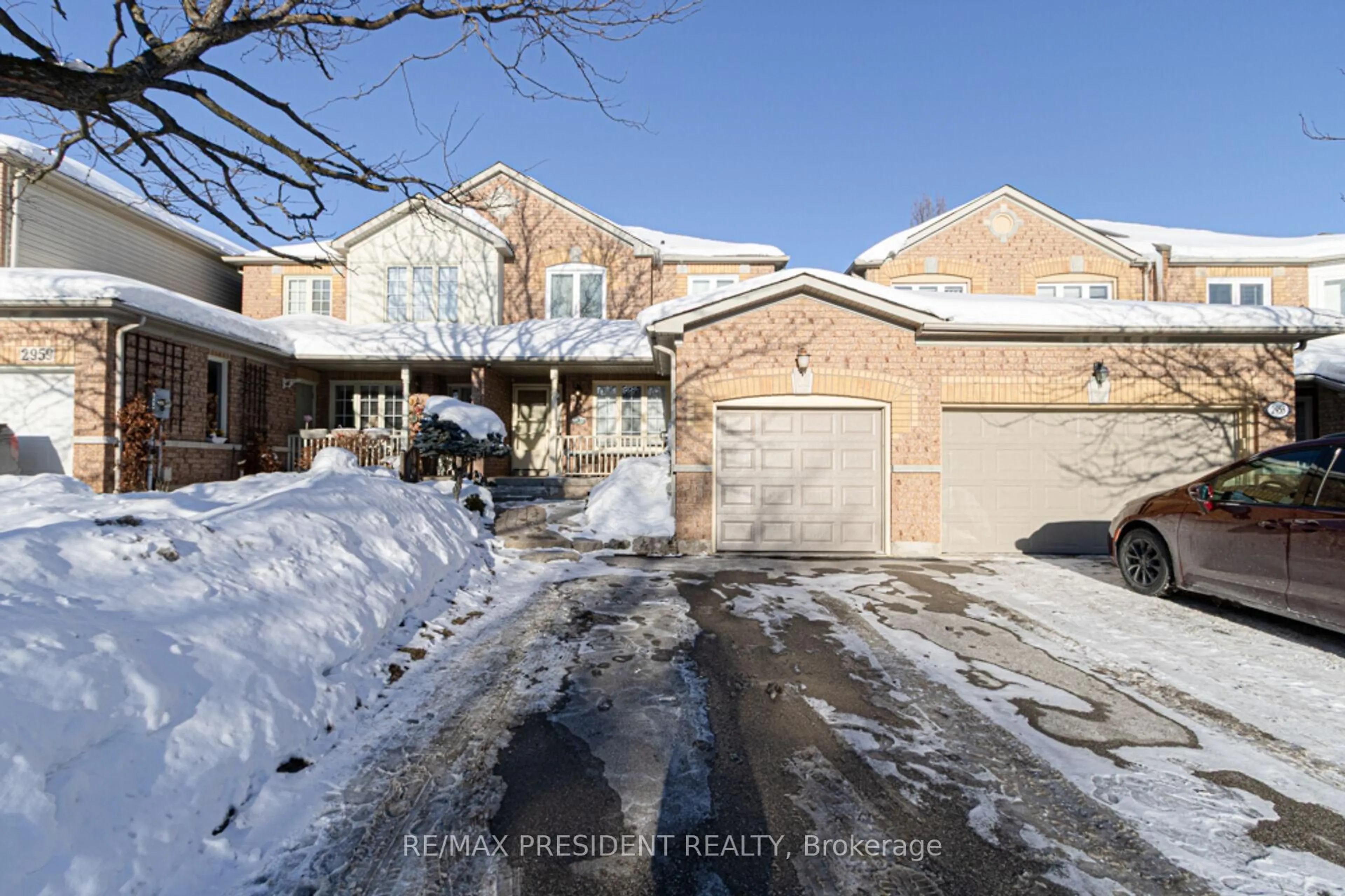 A pic from outside/outdoor area/front of a property/back of a property/a pic from drone, street for 2957 Jackson Dr, Burlington Ontario L7M 4K6