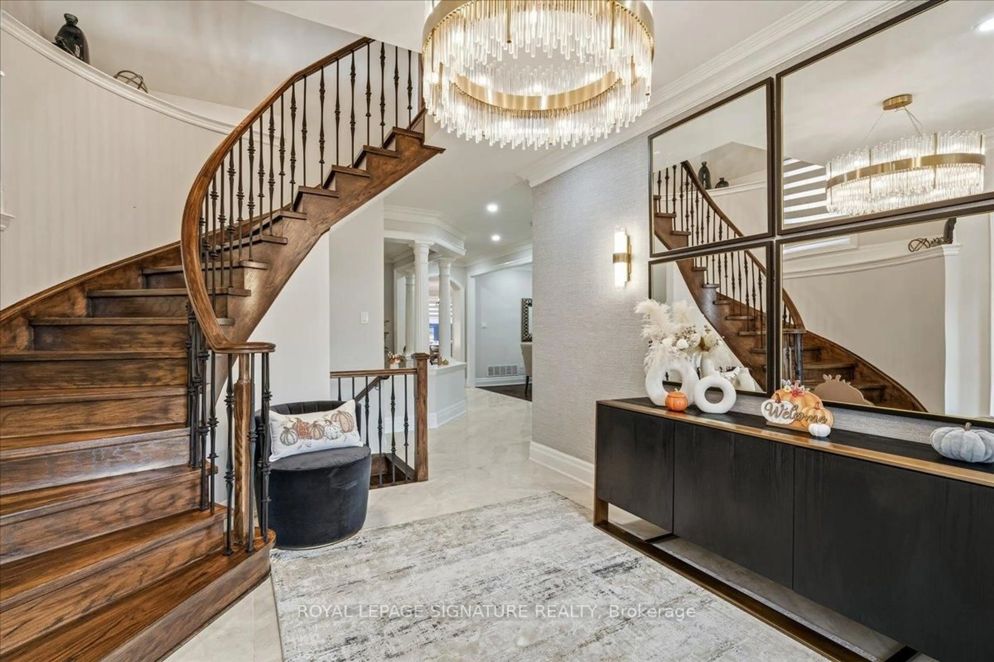 Indoor entryway for 1268 Kestell Blvd, Oakville Ontario L6H 0B3