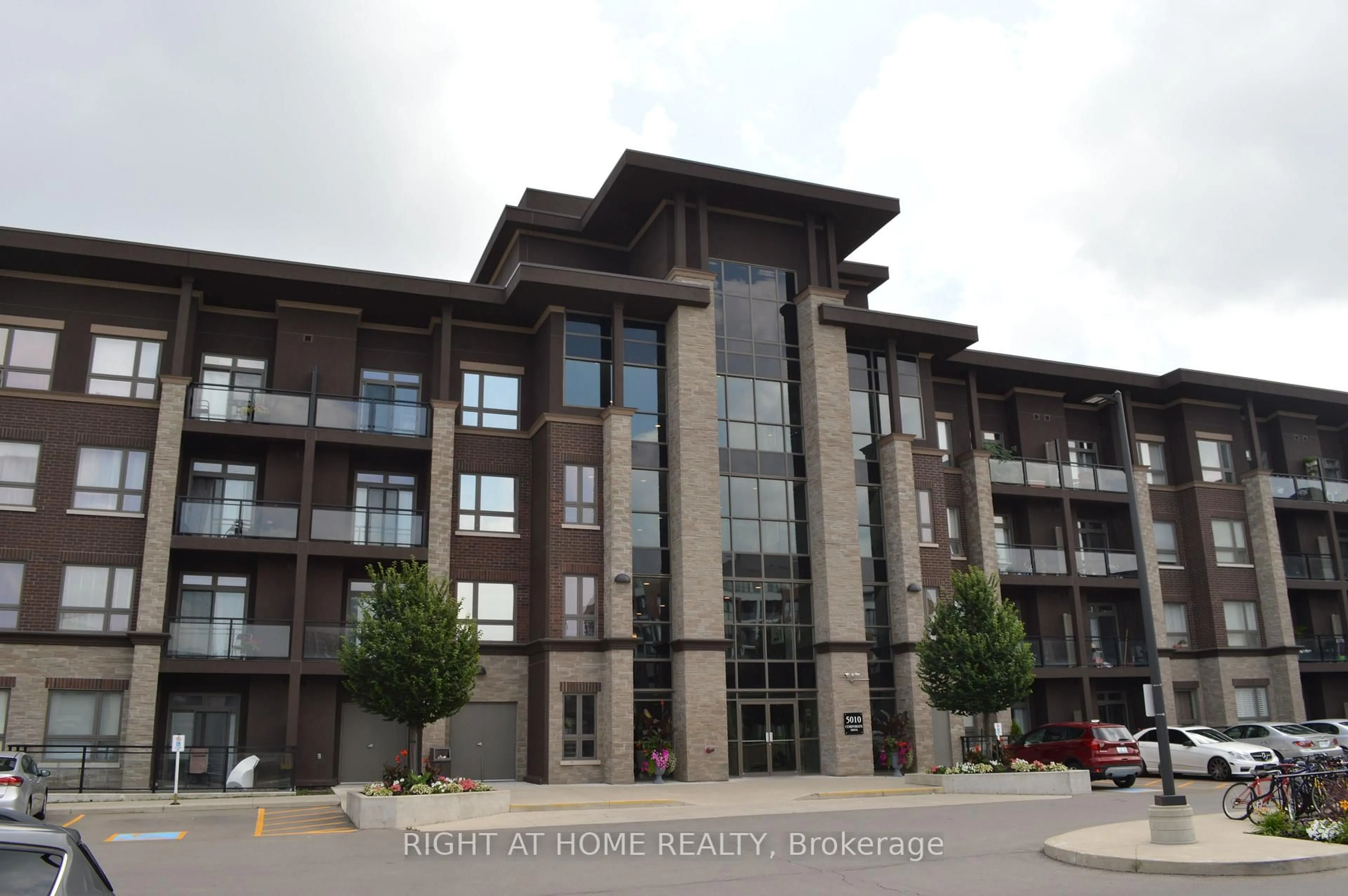 Indoor foyer for 5020 Corporate Dr #414, Burlington Ontario L7L 0H7