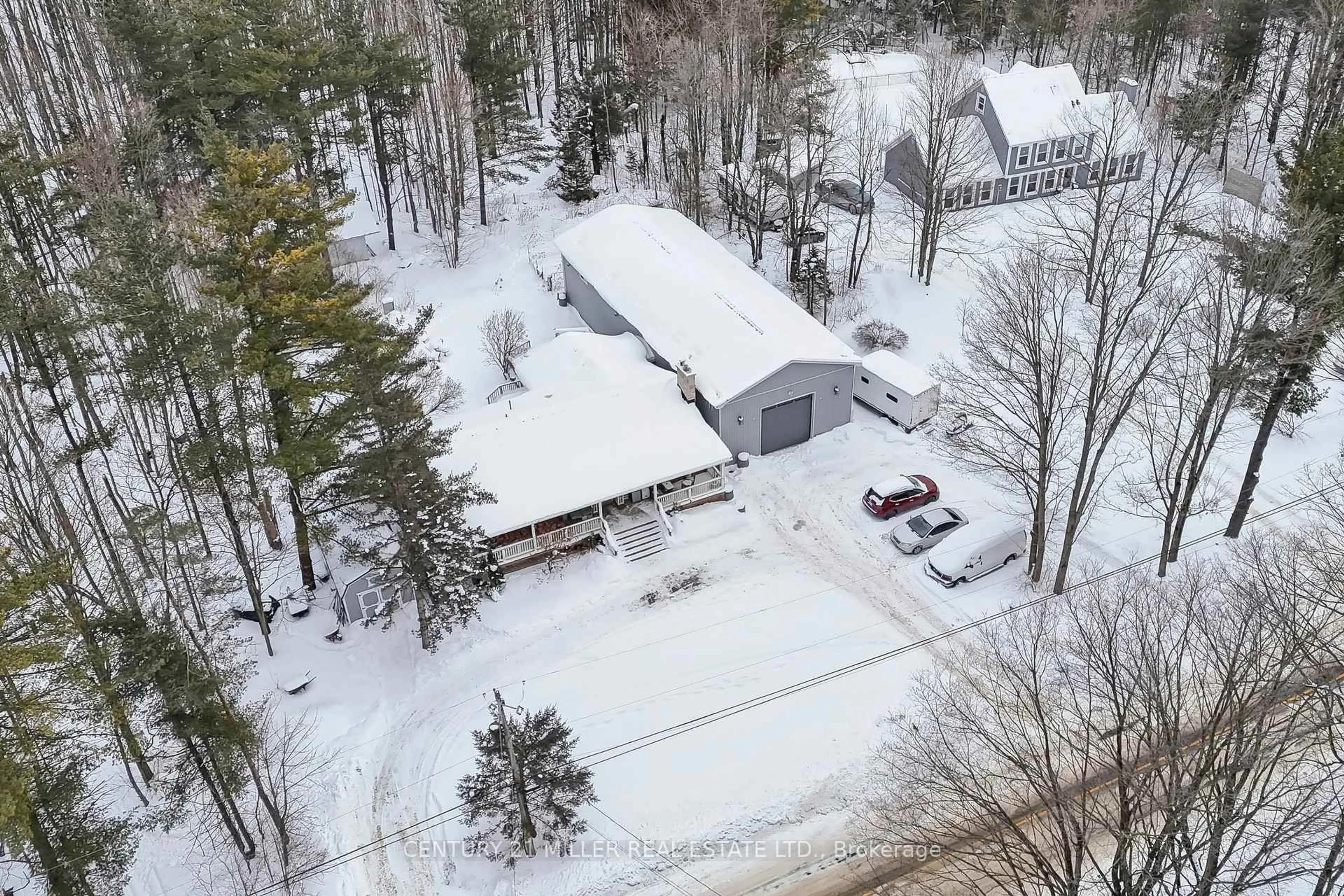 A pic from outside/outdoor area/front of a property/back of a property/a pic from drone, street for 6508 17th Sdrd, Halton Hills Ontario L7J 2L7