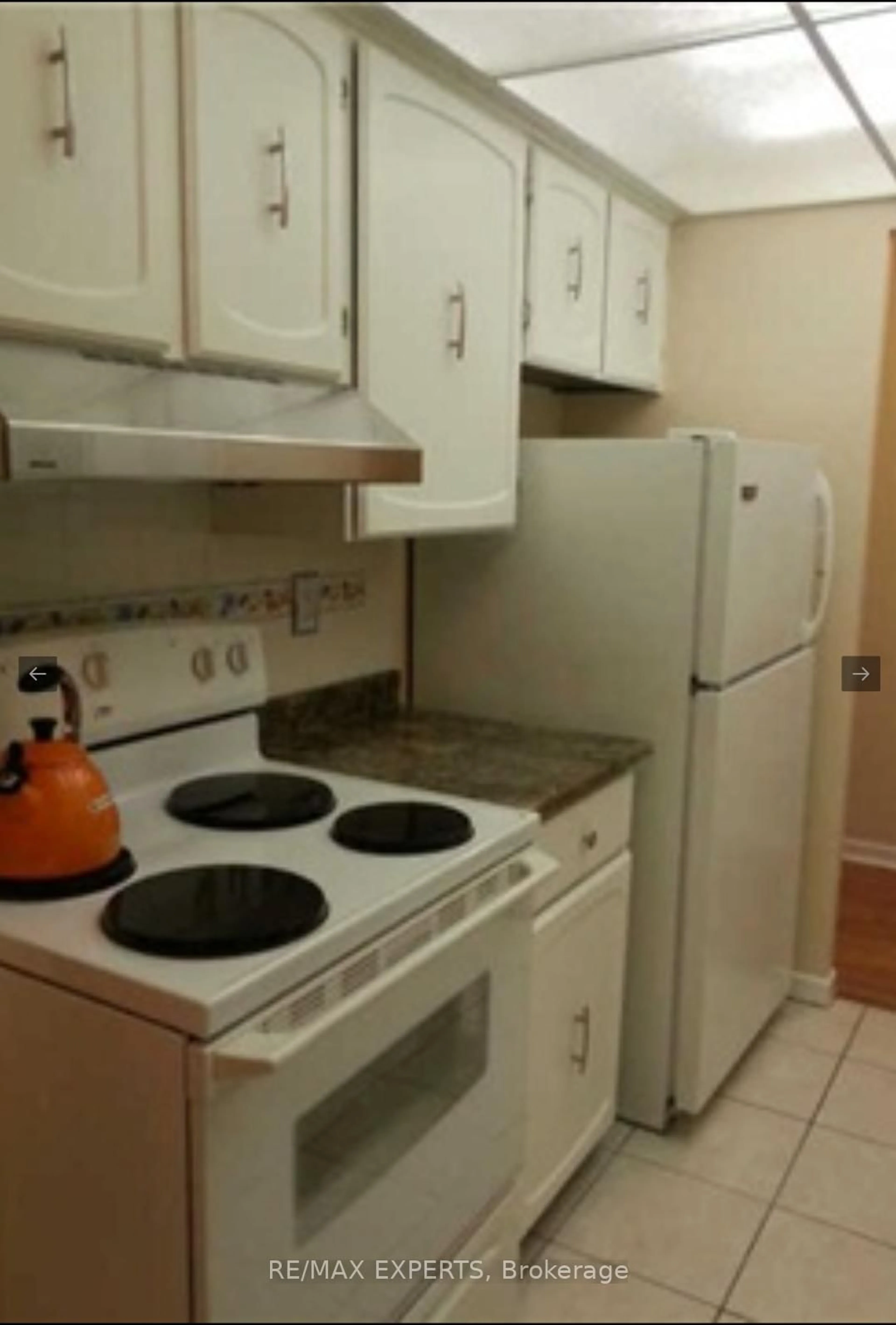 Standard kitchen, unknown for 2542 Argyle Rd #804, Mississauga Ontario L4B 2H5