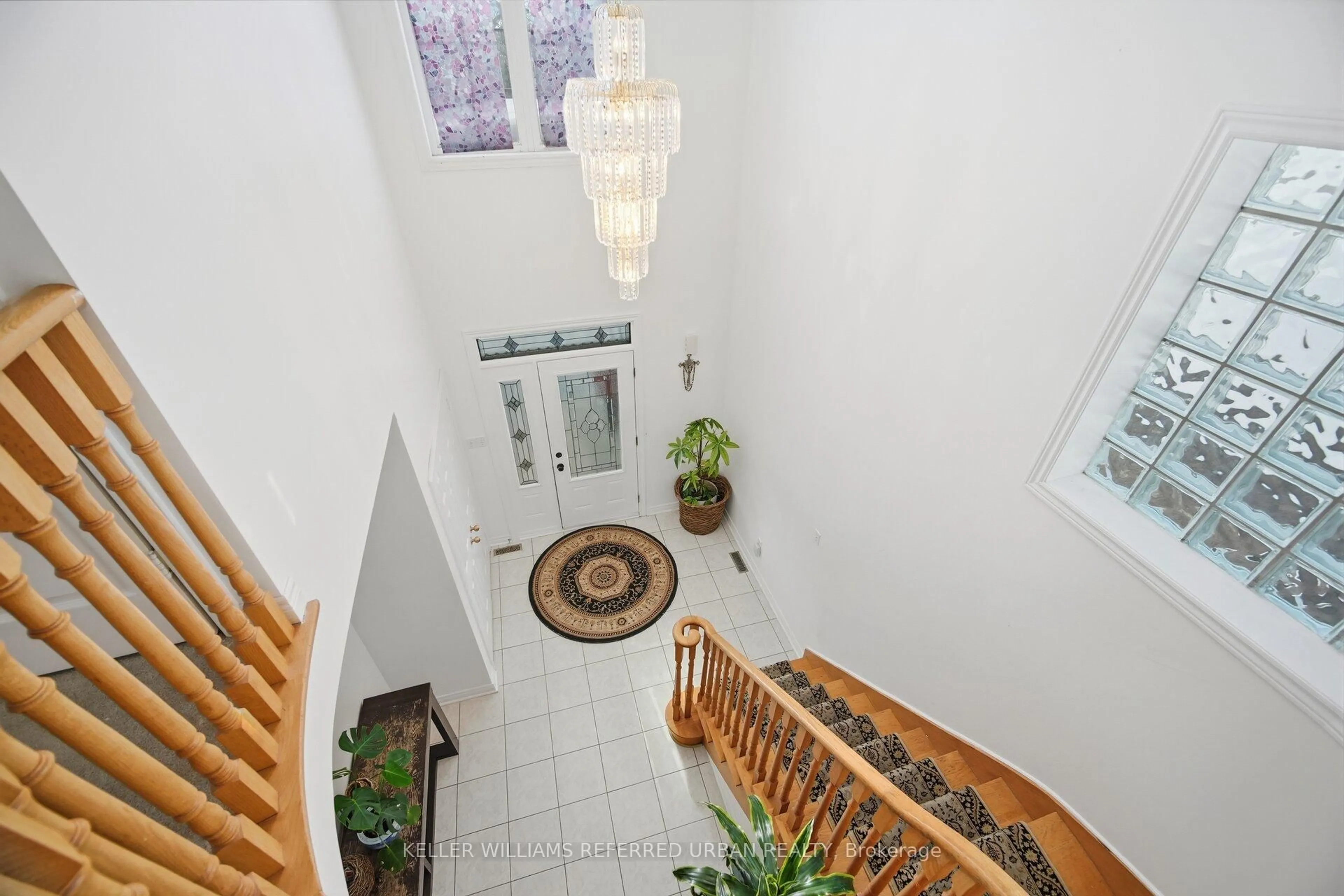 Indoor foyer for 194 Manley Lane, Milton Ontario L9T 5N8