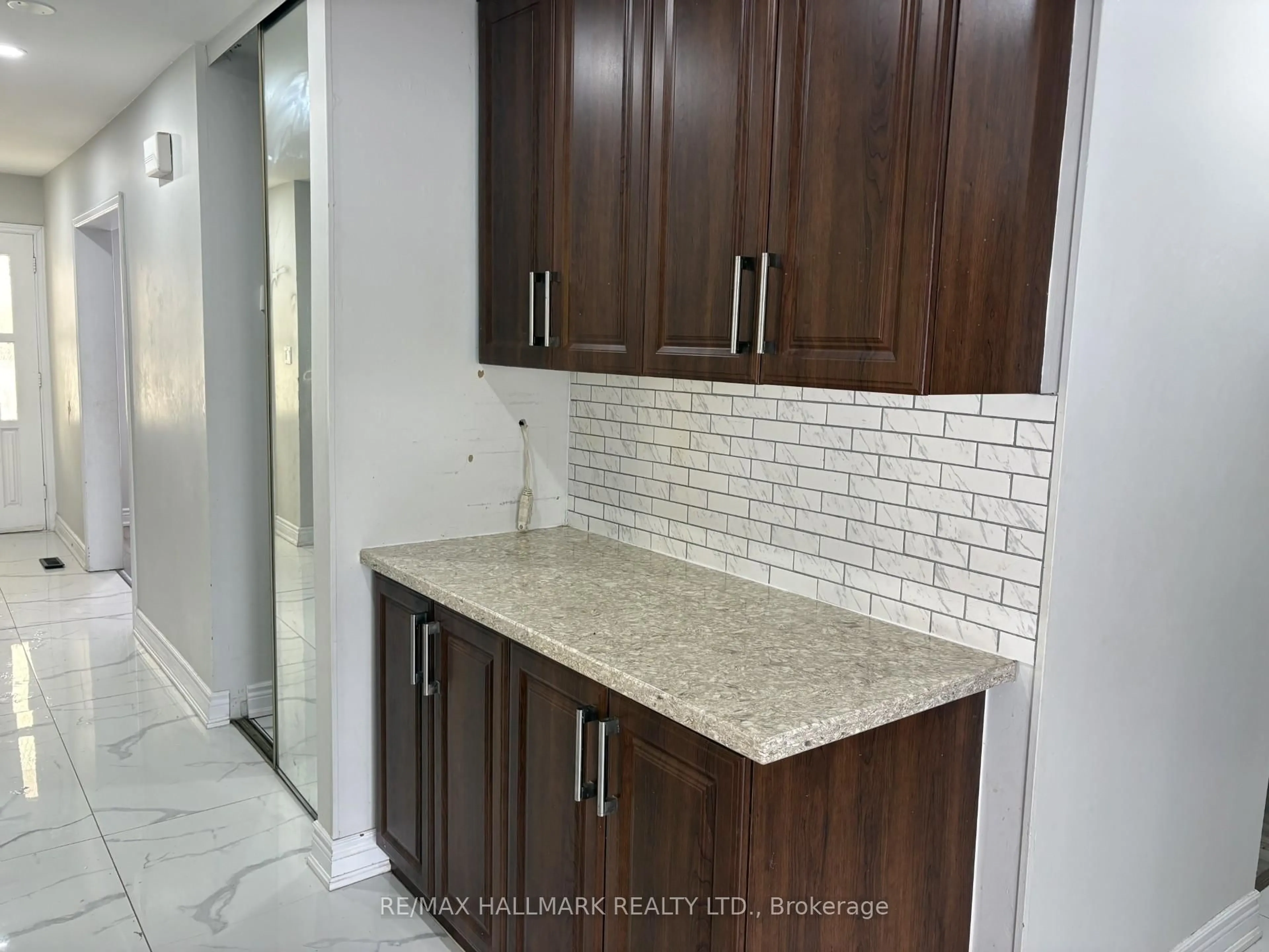 Standard kitchen, ceramic/tile floor for 7 Grenadier Rd, Brampton Ontario L6S 1T5