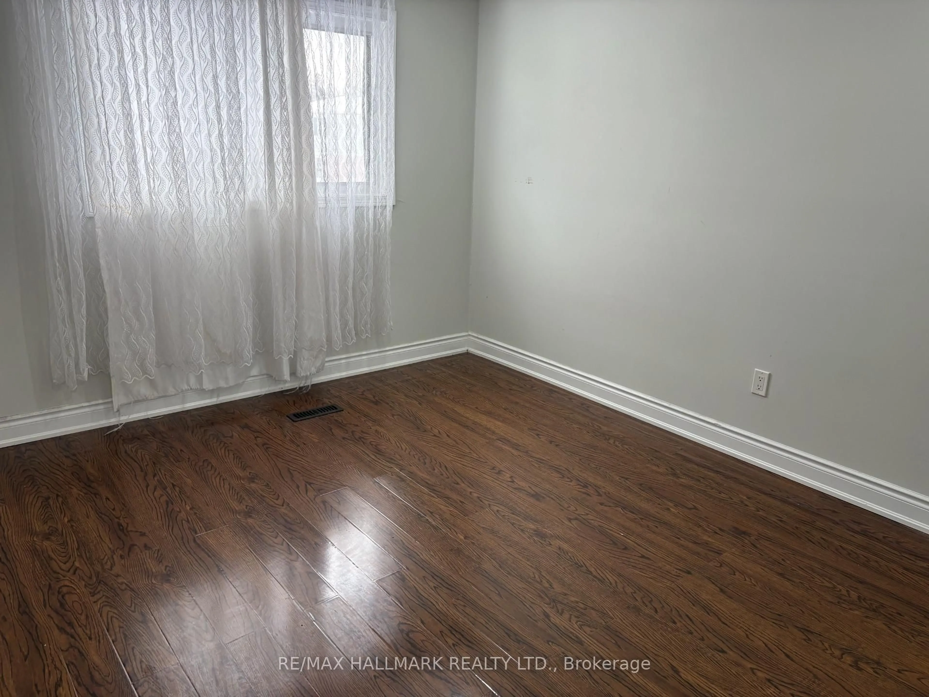 A pic of a room for 7 Grenadier Rd, Brampton Ontario L6S 1T5
