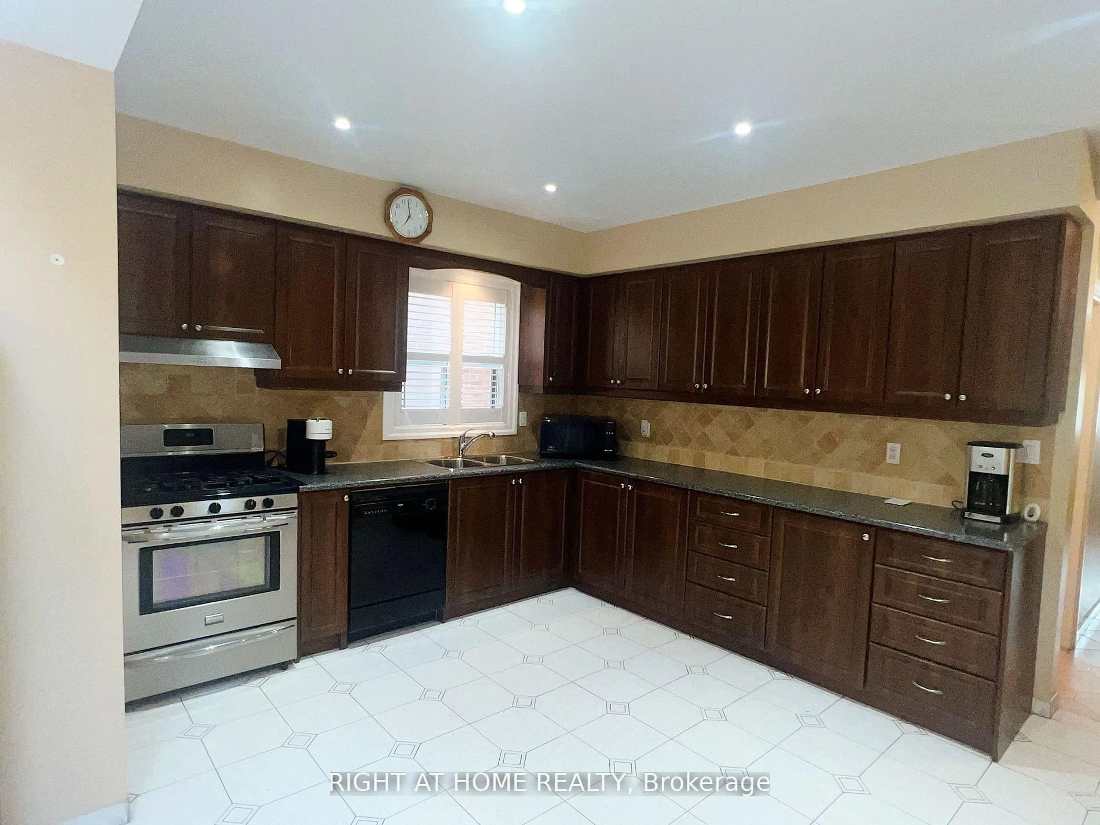 Standard kitchen, ceramic/tile floor for 195 Rosethorn Ave, Toronto Ontario M6N 3L3