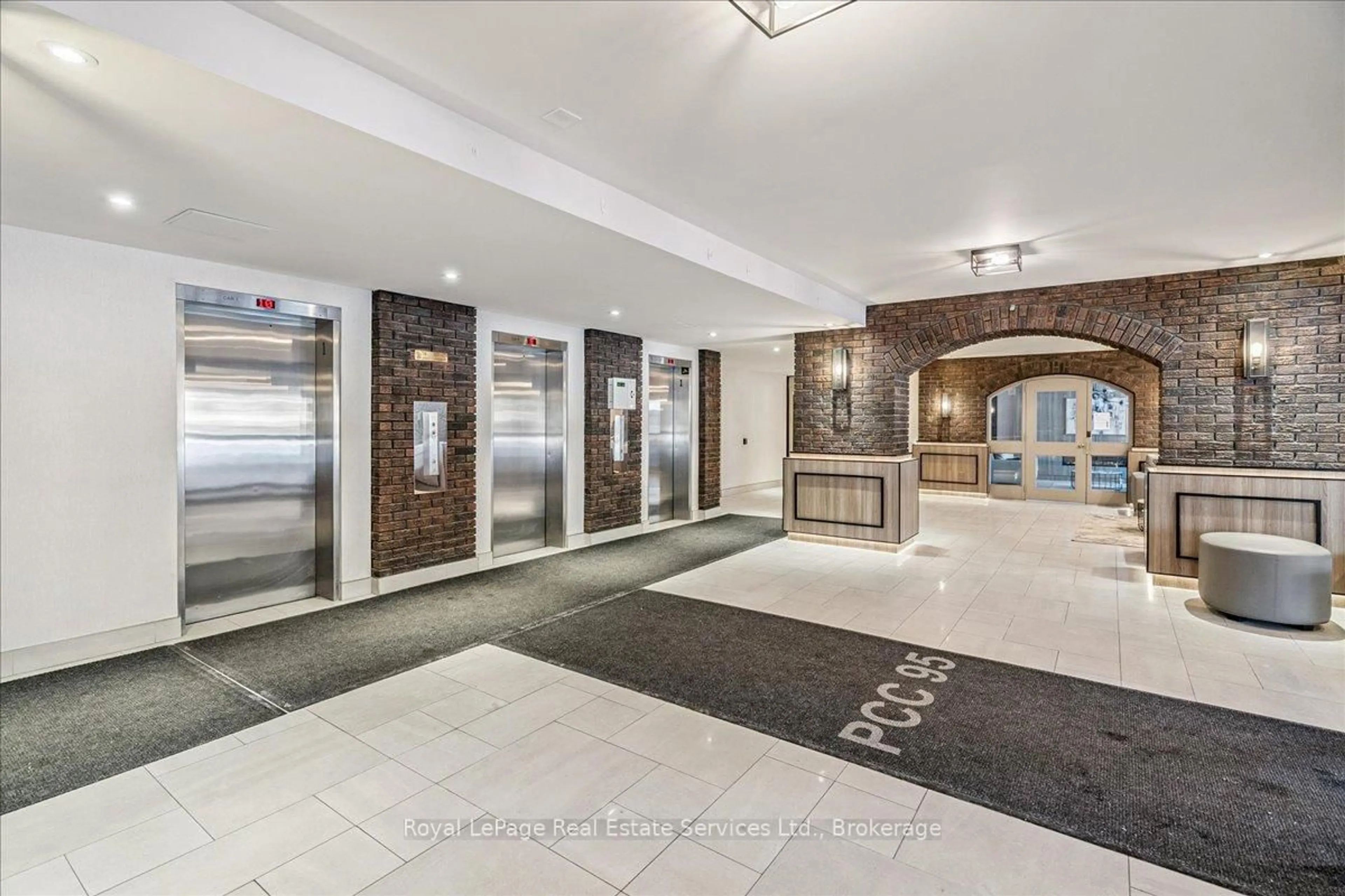 Lobby for 966 Inverhouse Dr #812, Mississauga Ontario L5J 4B6