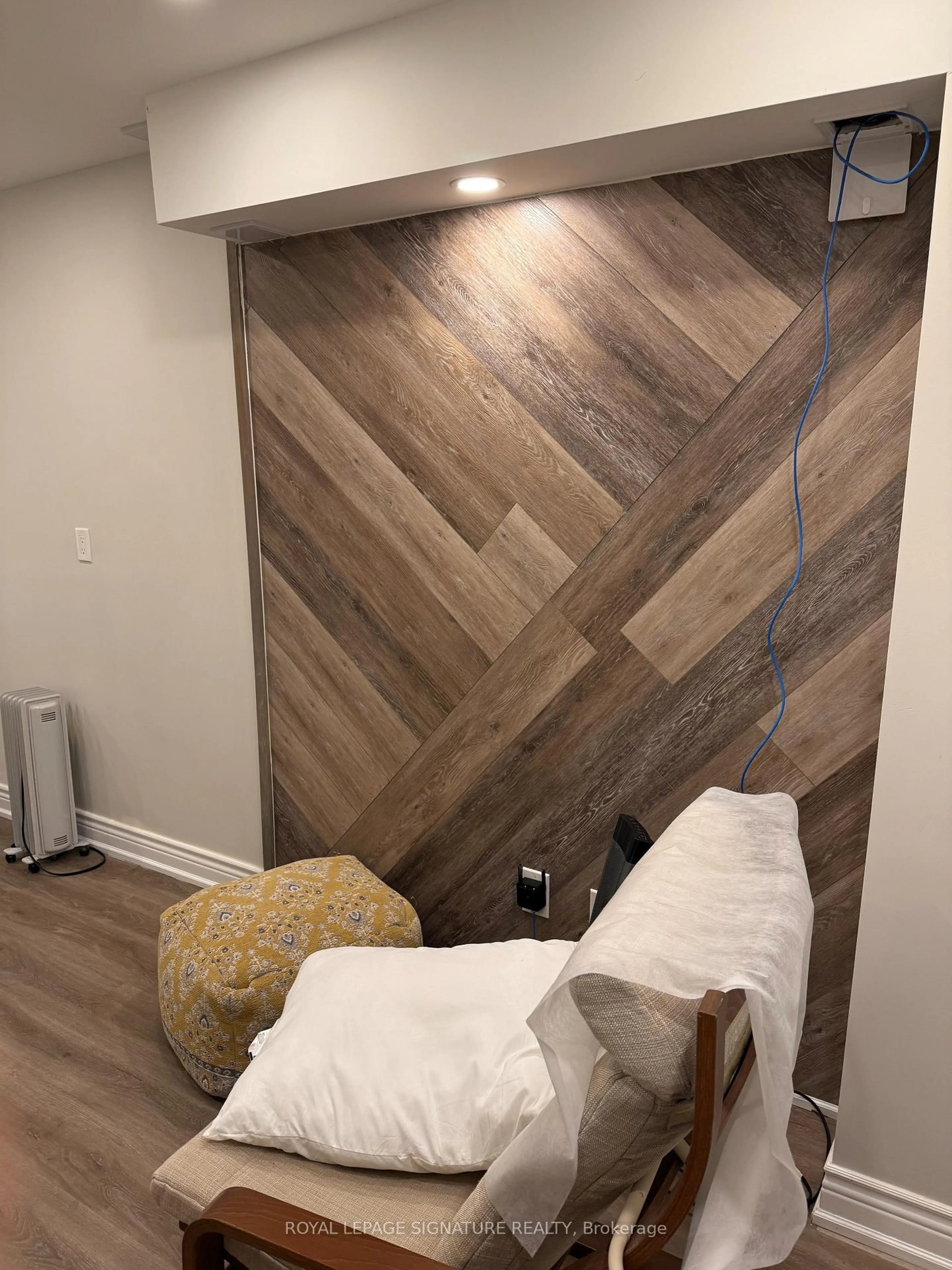 Indoor entryway for 5532 Ethan Dr, Mississauga Ontario L5M 0N2