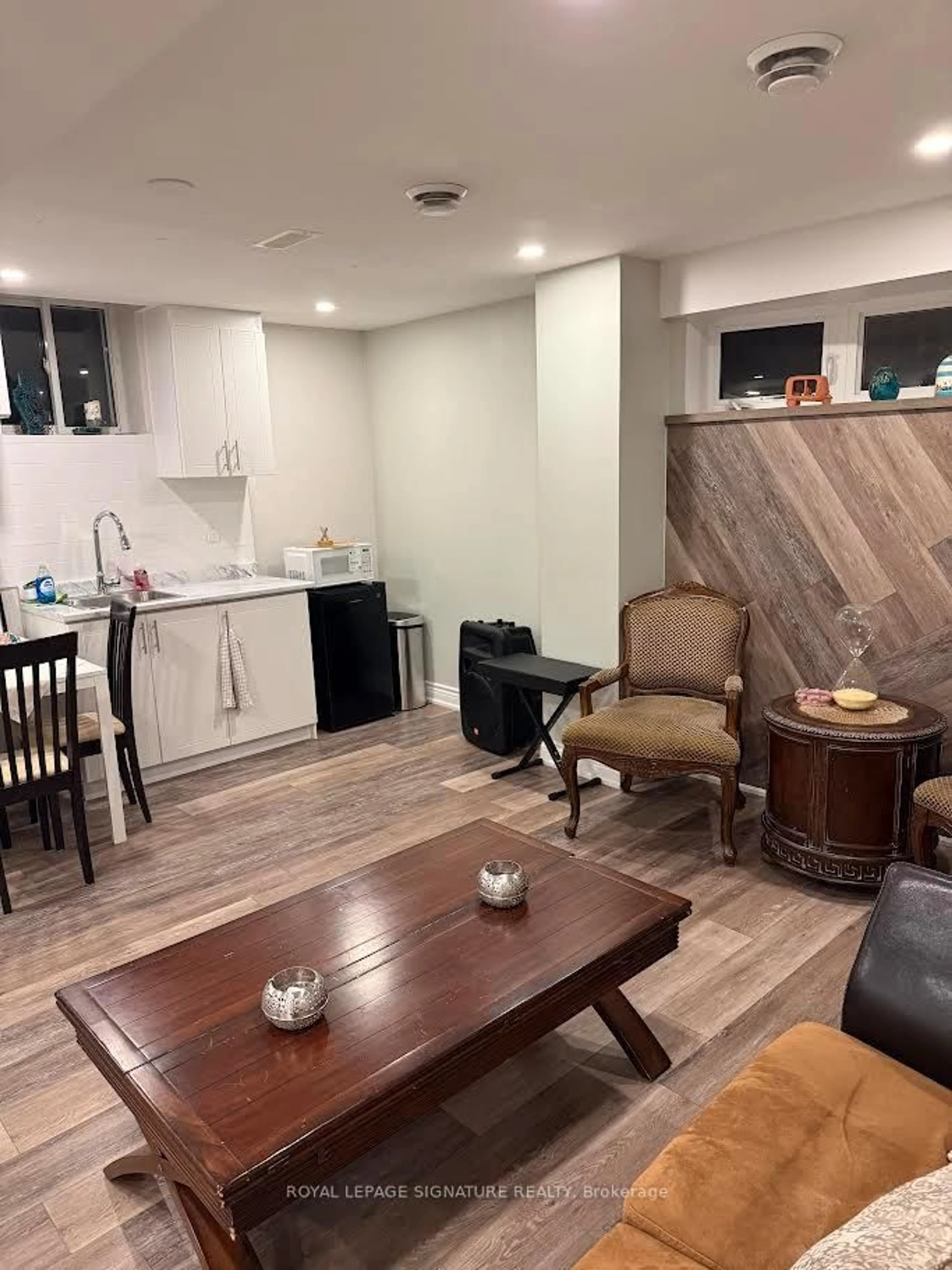 Open concept kitchen, unknown for 5532 Ethan Dr, Mississauga Ontario L5M 0N2