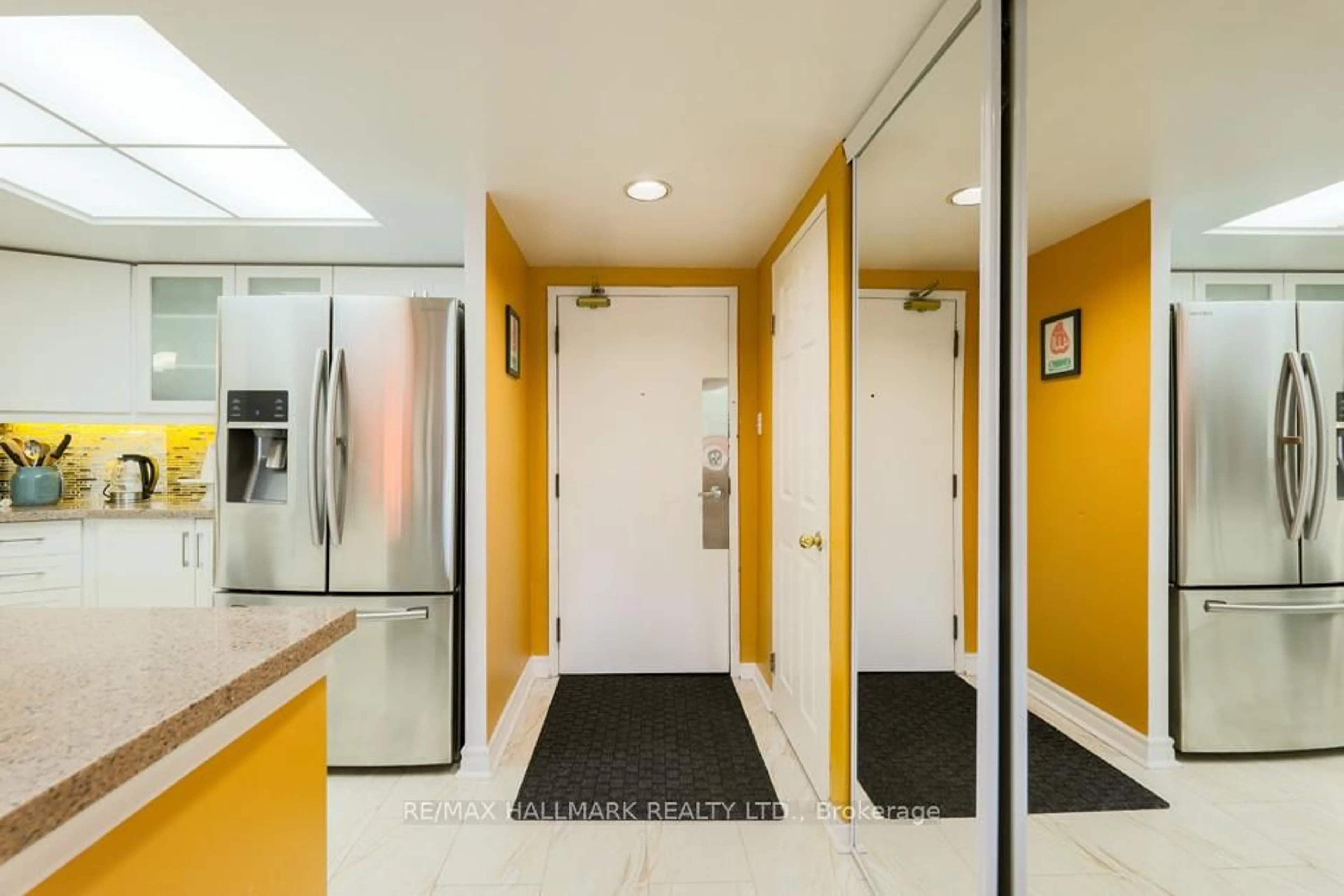 Indoor foyer for 6 Humberline Dr #218, Toronto Ontario M9W 6X8