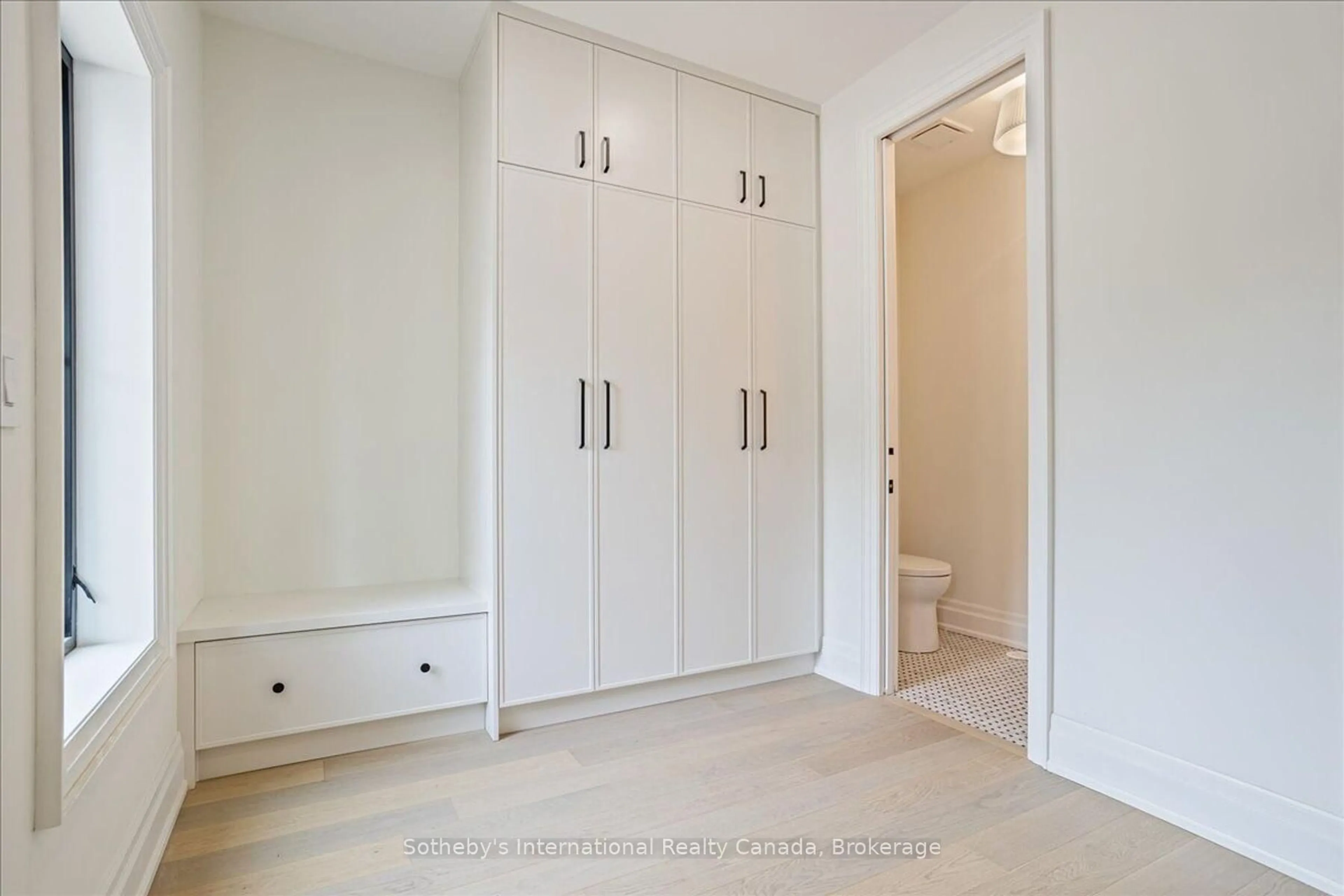 Storage room or clothes room or walk-in closet for 152 Chisholm St, Oakville Ontario L6K 3J4