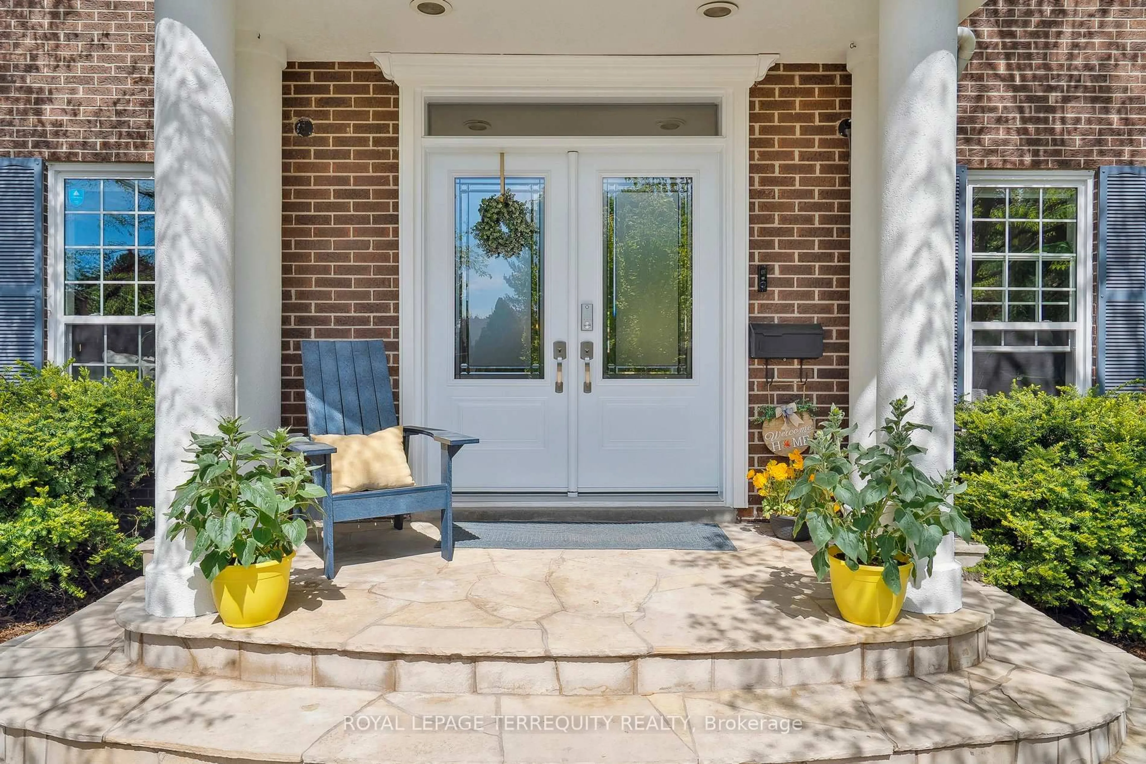 Indoor entryway for 219 Valleyview Crt, Oakville Ontario L6L 5H9