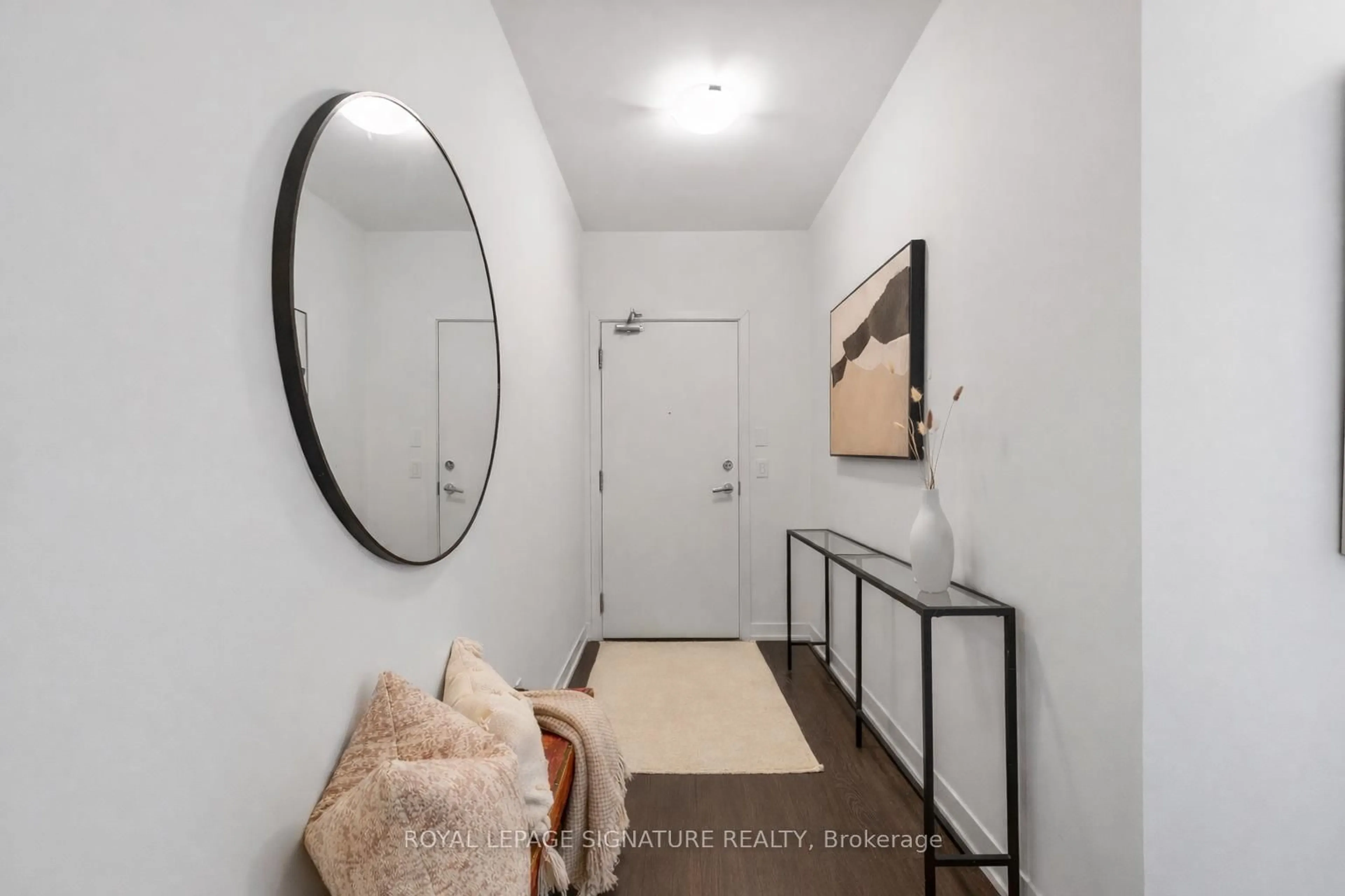 Indoor entryway for 1830 Bloor St #1201, Toronto Ontario M6P 0A2