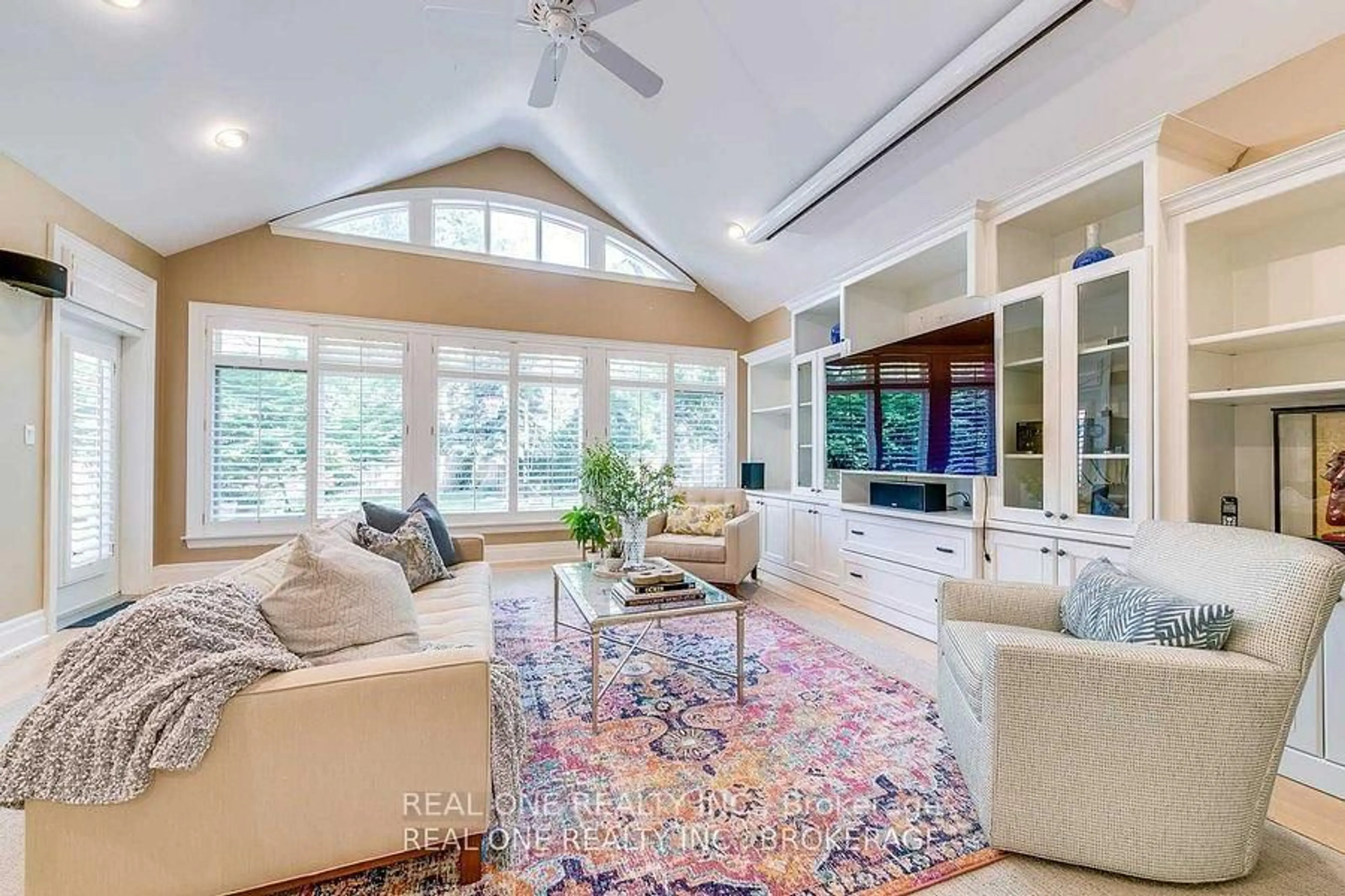 Living room with furniture, unknown for 249 Poplar Dr, Oakville Ontario L6J 4C7