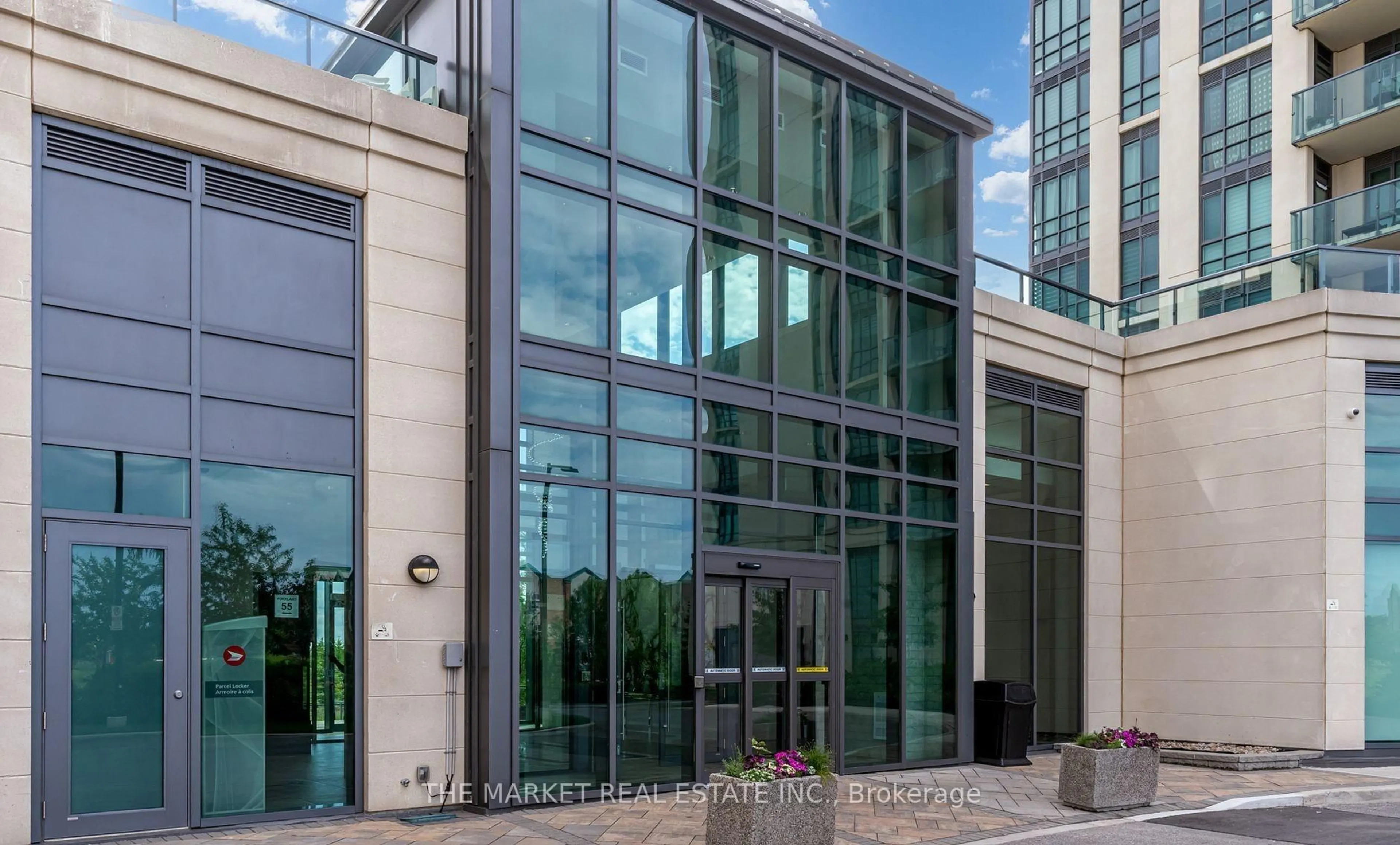 Indoor foyer for 65 Yorkland Blvd #510, Brampton Ontario L6P 4B4