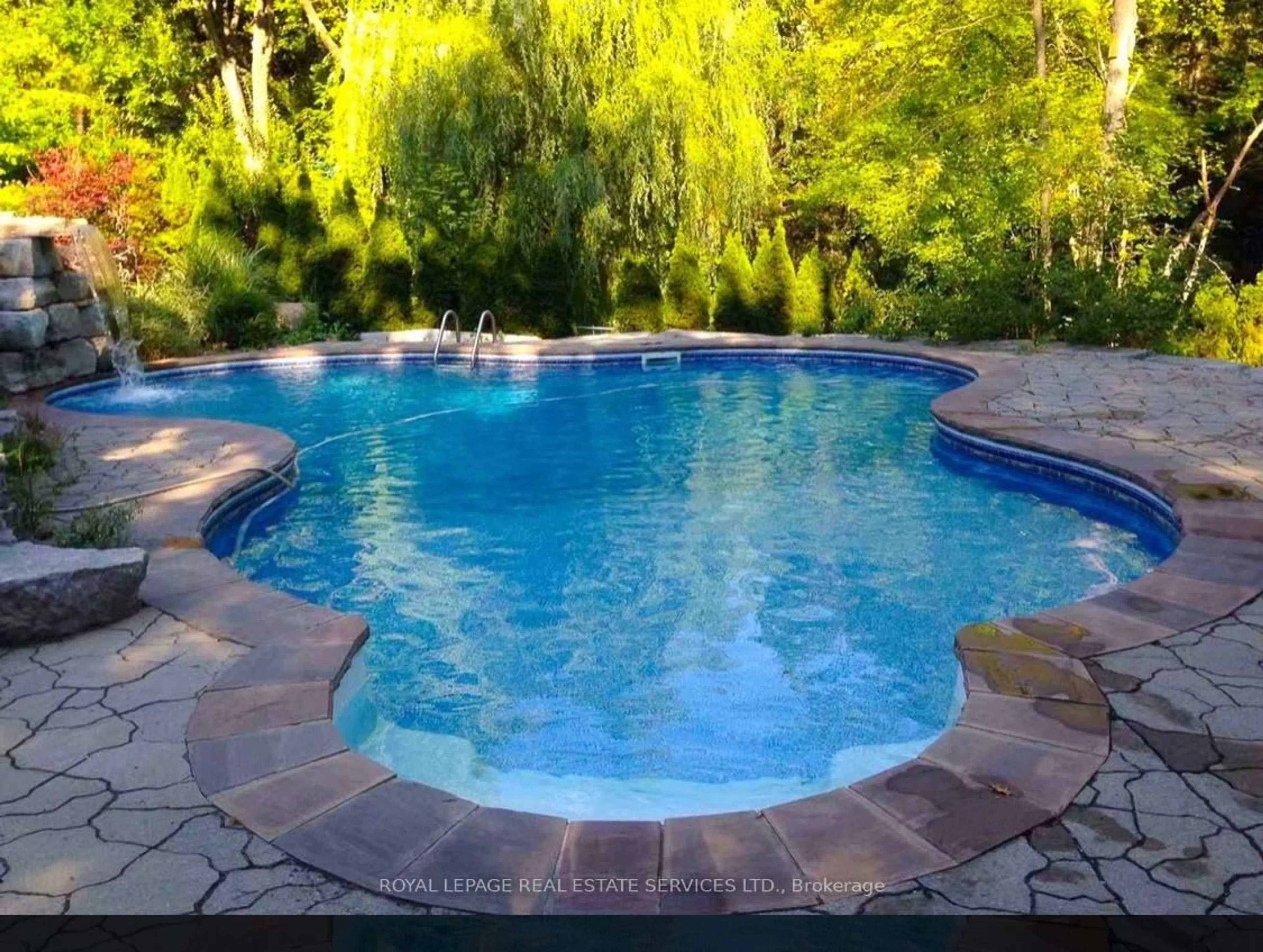 Pool for 3278 Credit Heights Dr, Mississauga Ontario L5C 2L7