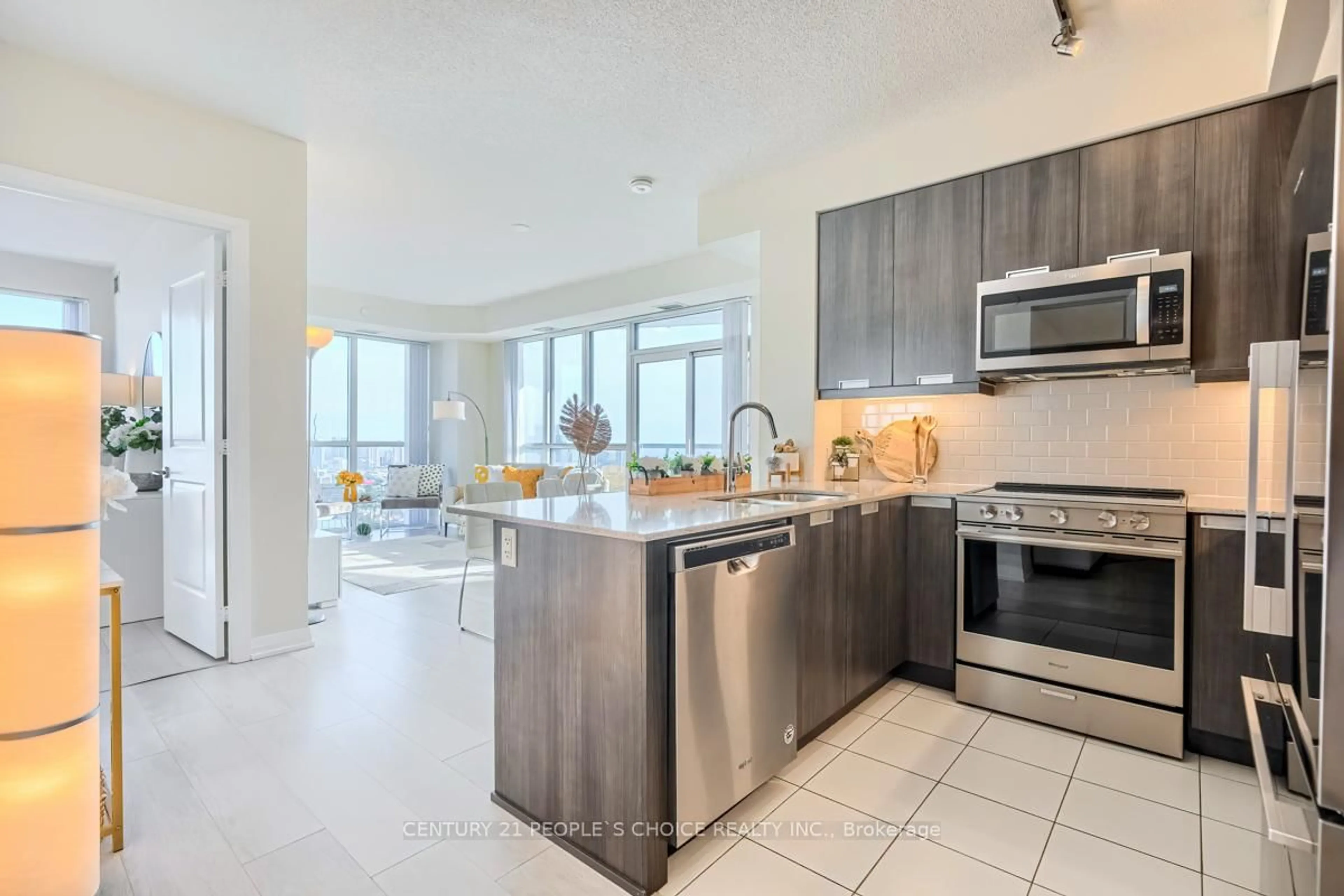 Open concept kitchen, ceramic/tile floor for 35 Watergarden Dr #3014, Mississauga Ontario L5R 0G8