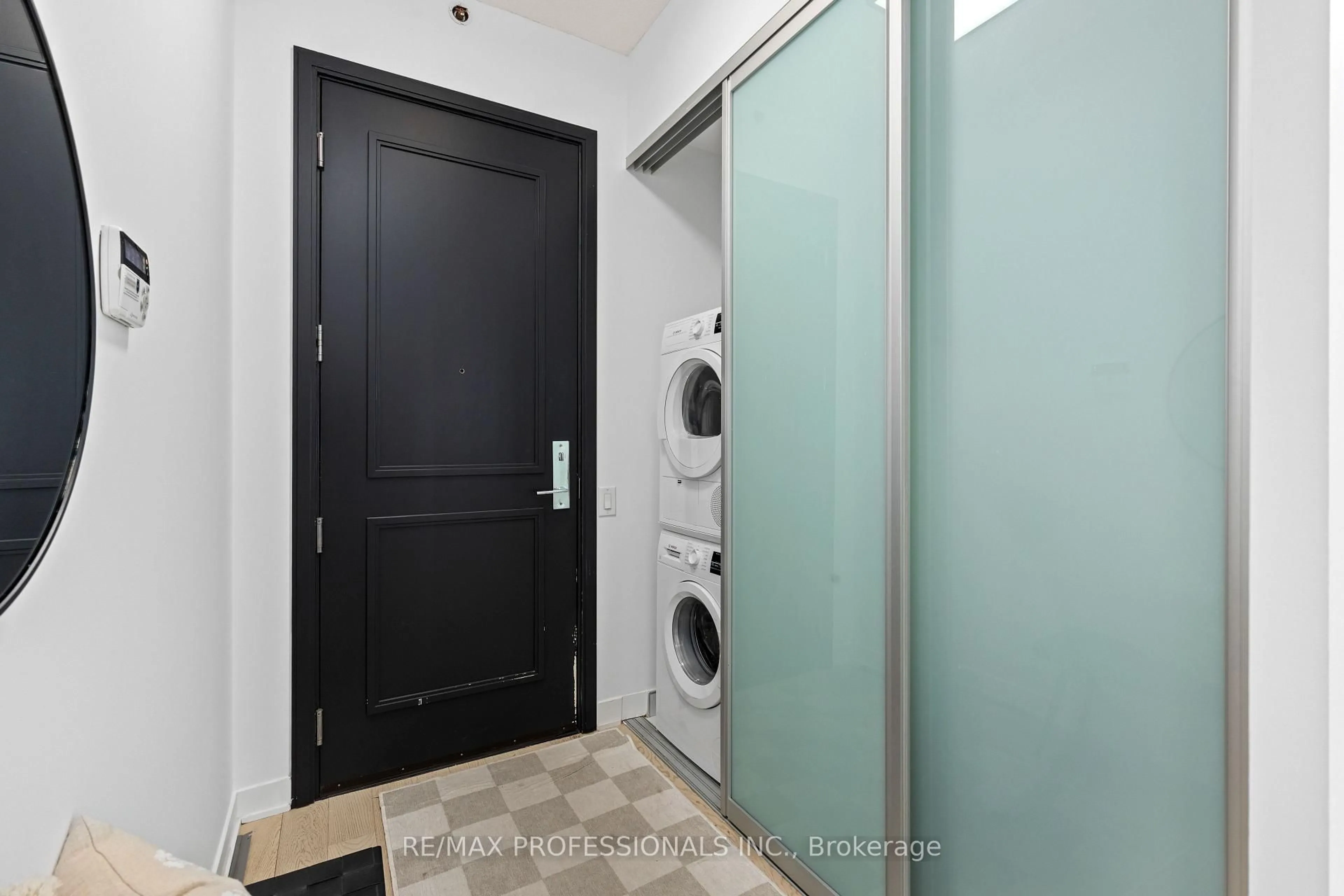 Laundry room for 88 Park Lawn Rd #712, Toronto Ontario M8Y 0B5