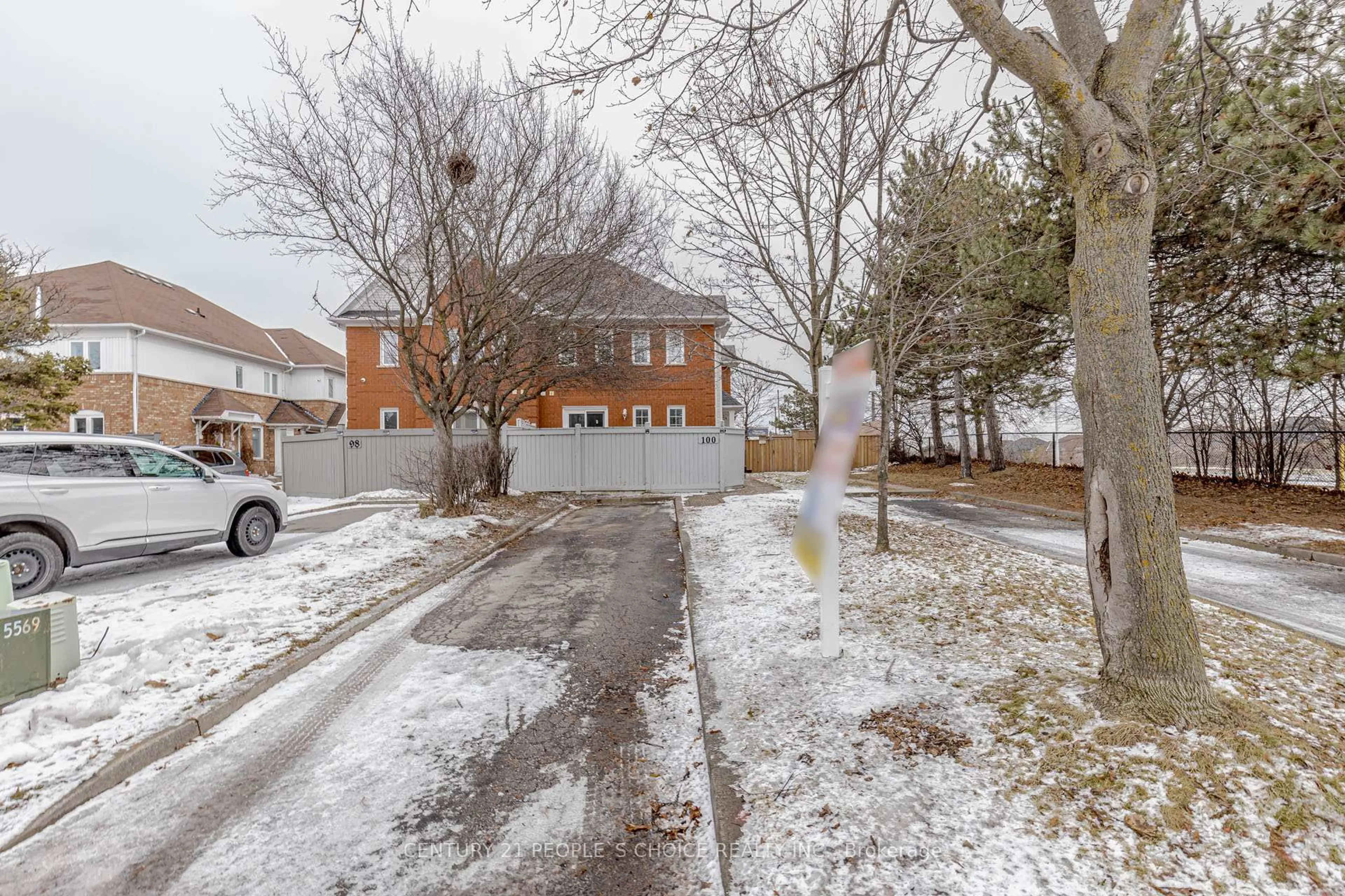 A pic from outside/outdoor area/front of a property/back of a property/a pic from drone, street for 100 Blue Spruce St, Brampton Ontario L6R 1C3