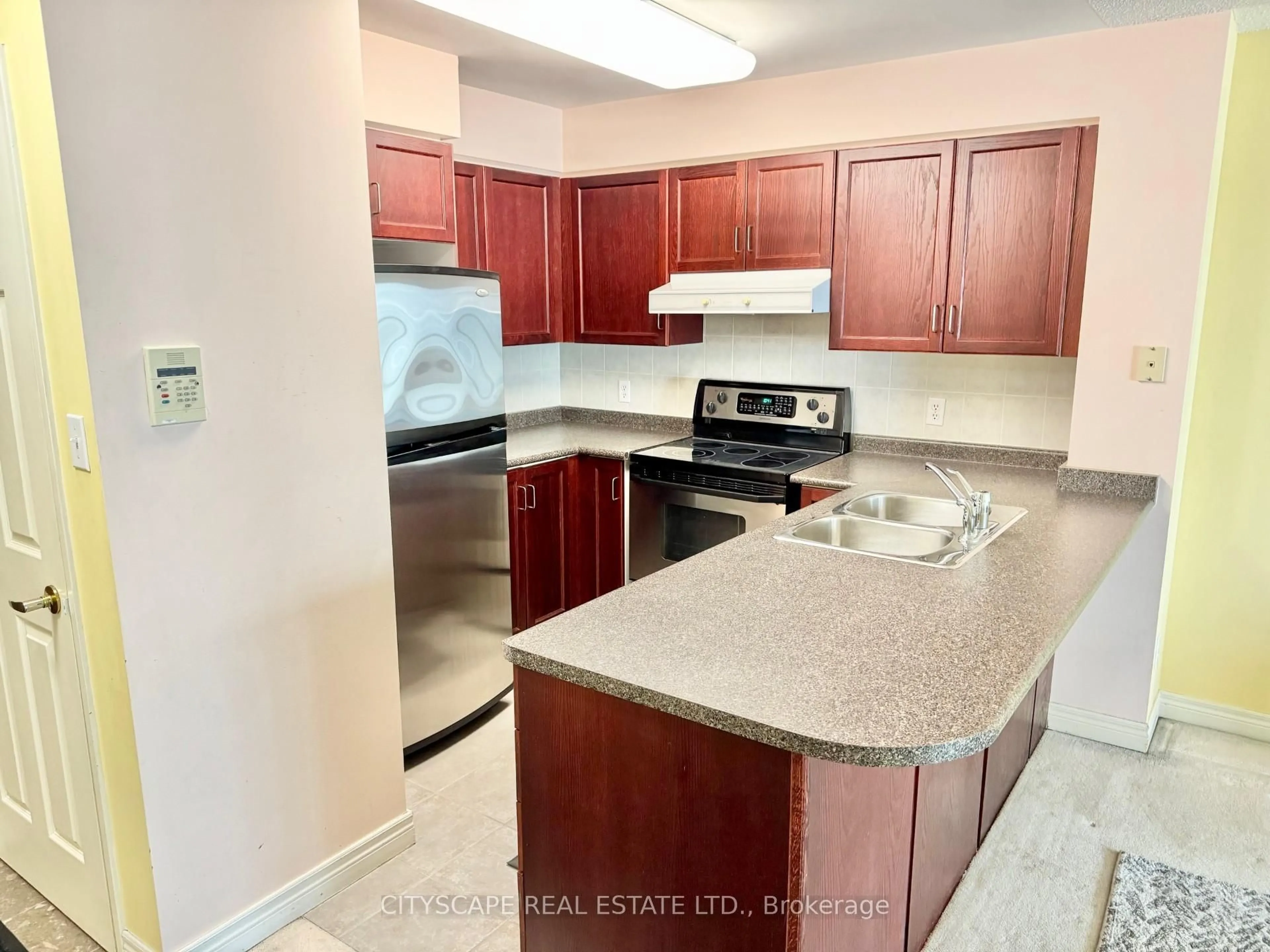 Standard kitchen, unknown for 156 Enfield Pl, Mississauga Ontario L5B 4L8
