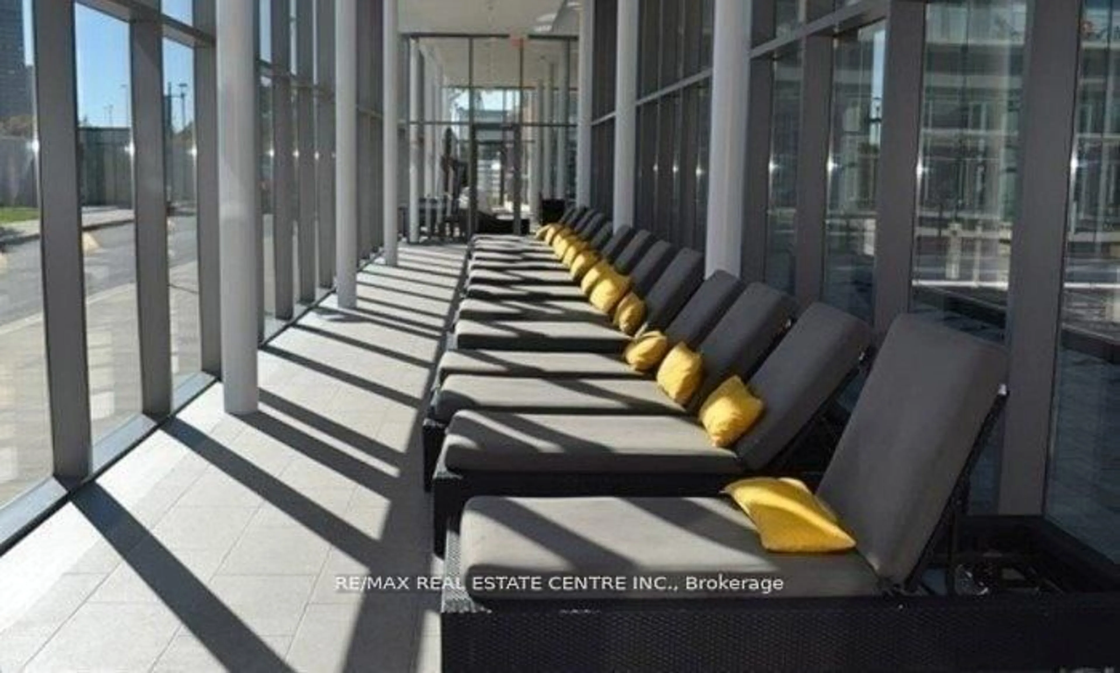 Lobby for 105 The Queensway #1010, Toronto Ontario M6S 5B5