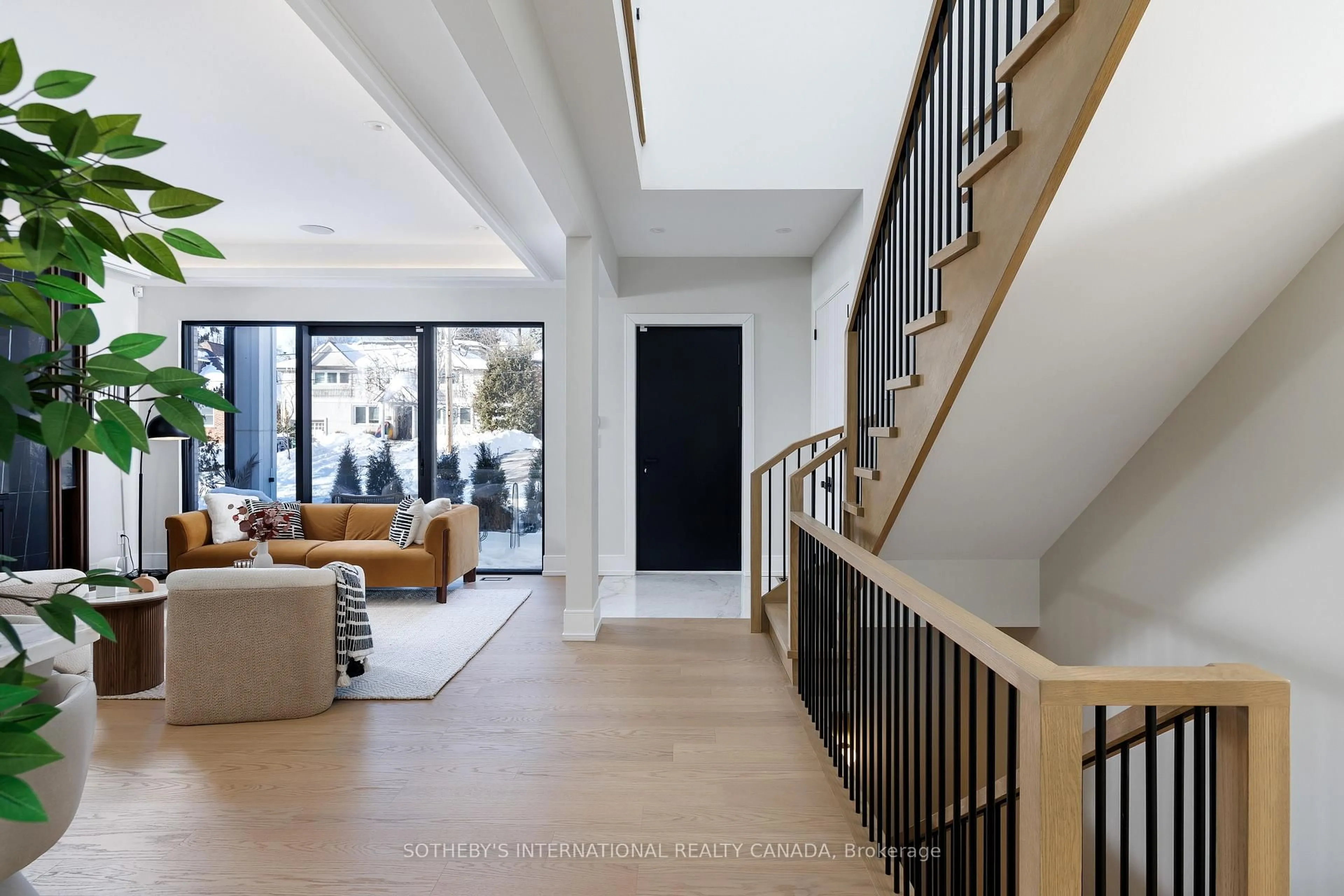 Indoor foyer for 30 Orchard Cres, Toronto Ontario M8Z 3E1