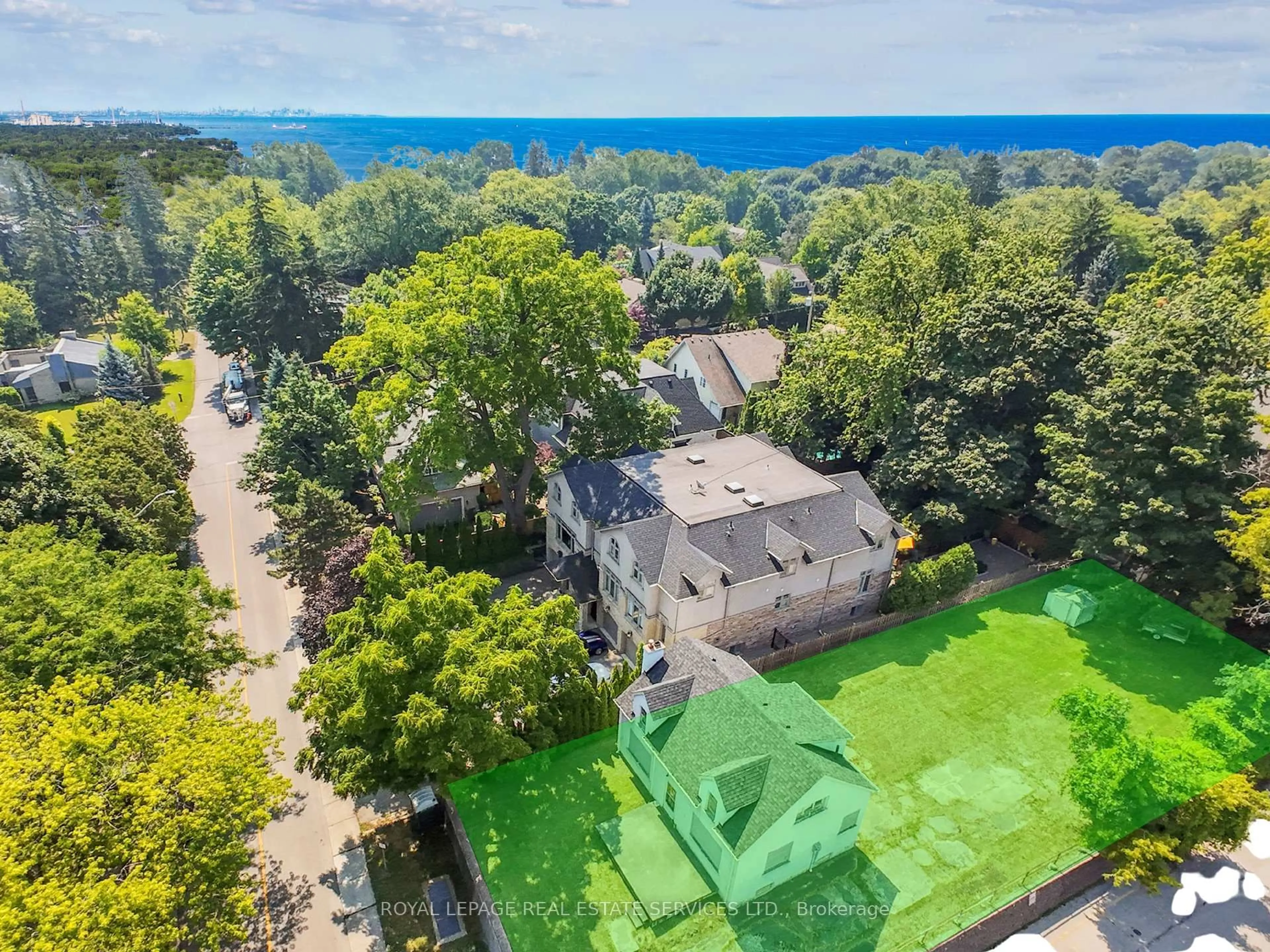 A pic from outside/outdoor area/front of a property/back of a property/a pic from drone, water/lake/river/ocean view for 86 Kerr St, Oakville Ontario L6K 3A3