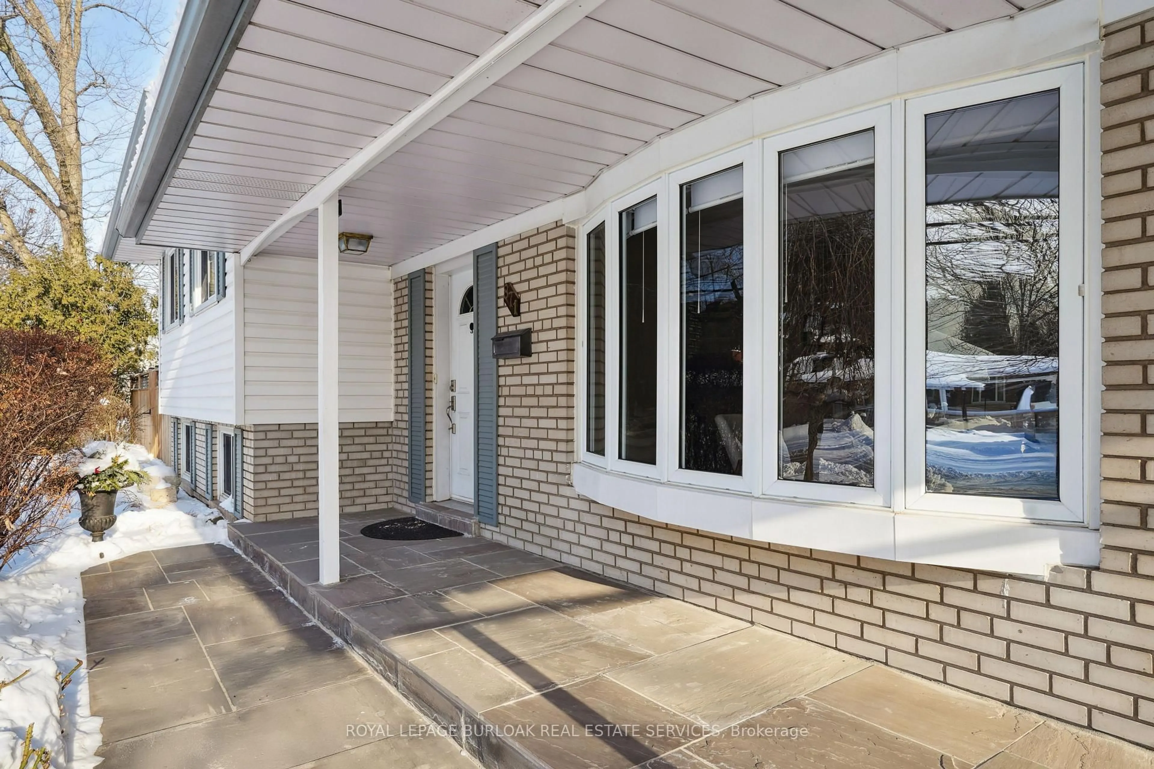 Unknown for 871 Francis Rd, Burlington Ontario L7T 3Y1