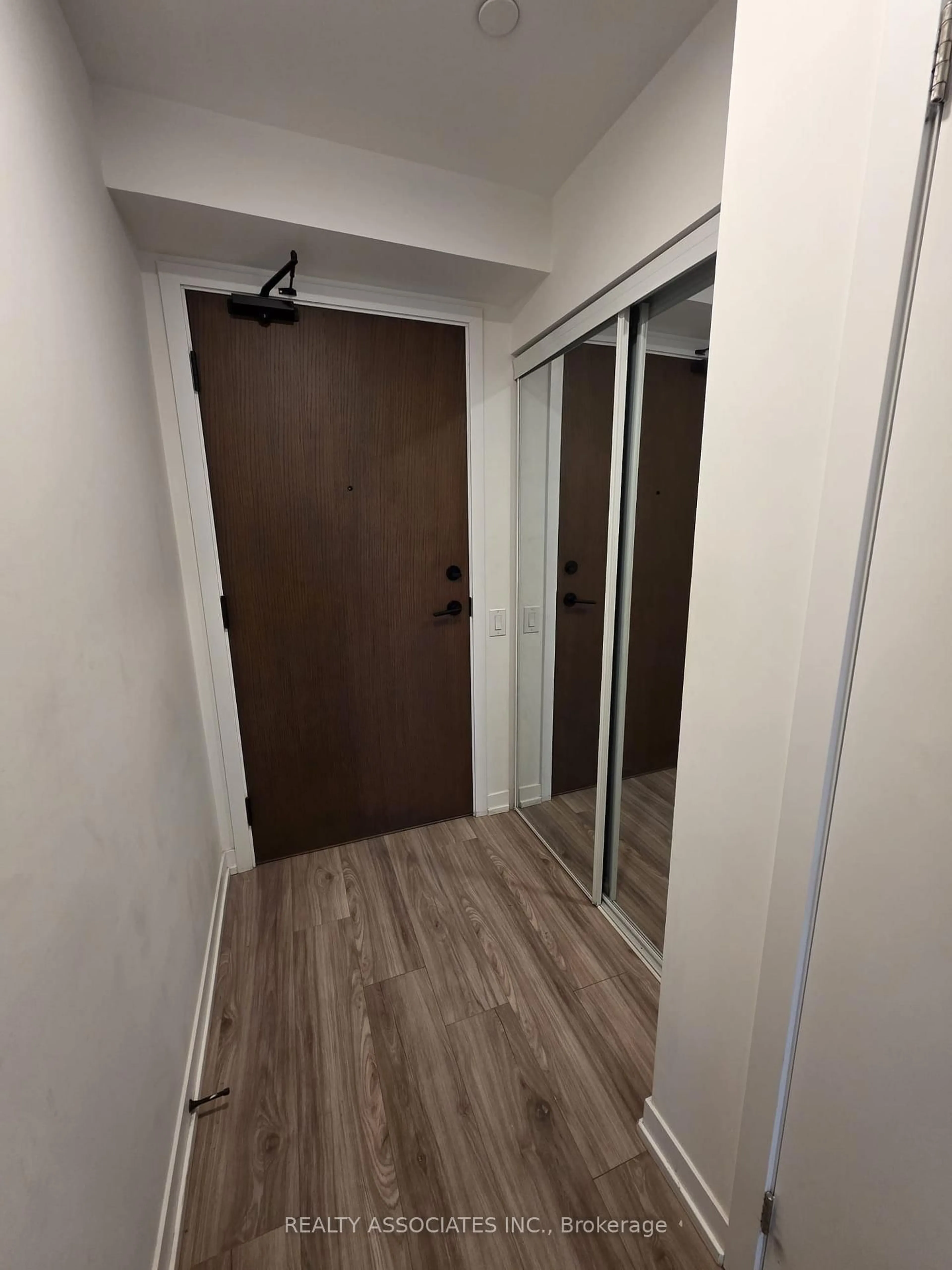 Unknown for 4065 Confederation Pkwy #3112, Mississauga Ontario L5B 0L4