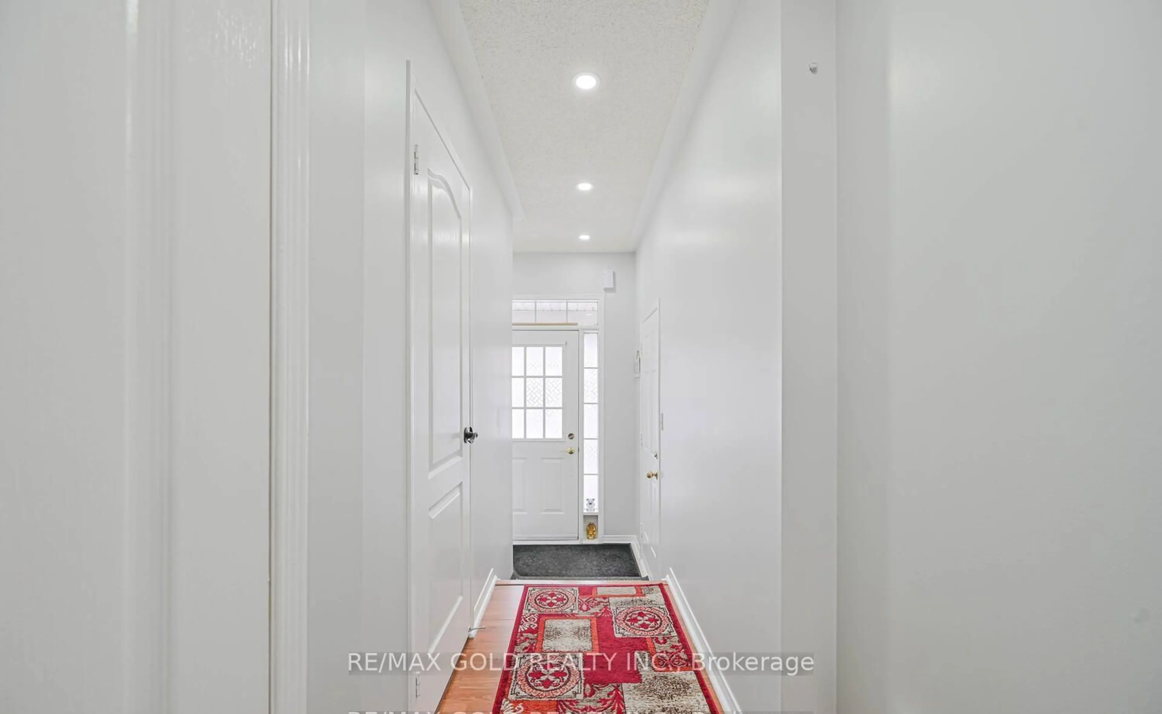 Indoor foyer for 12 Rockrose Dr, Brampton Ontario L6R 2Z6