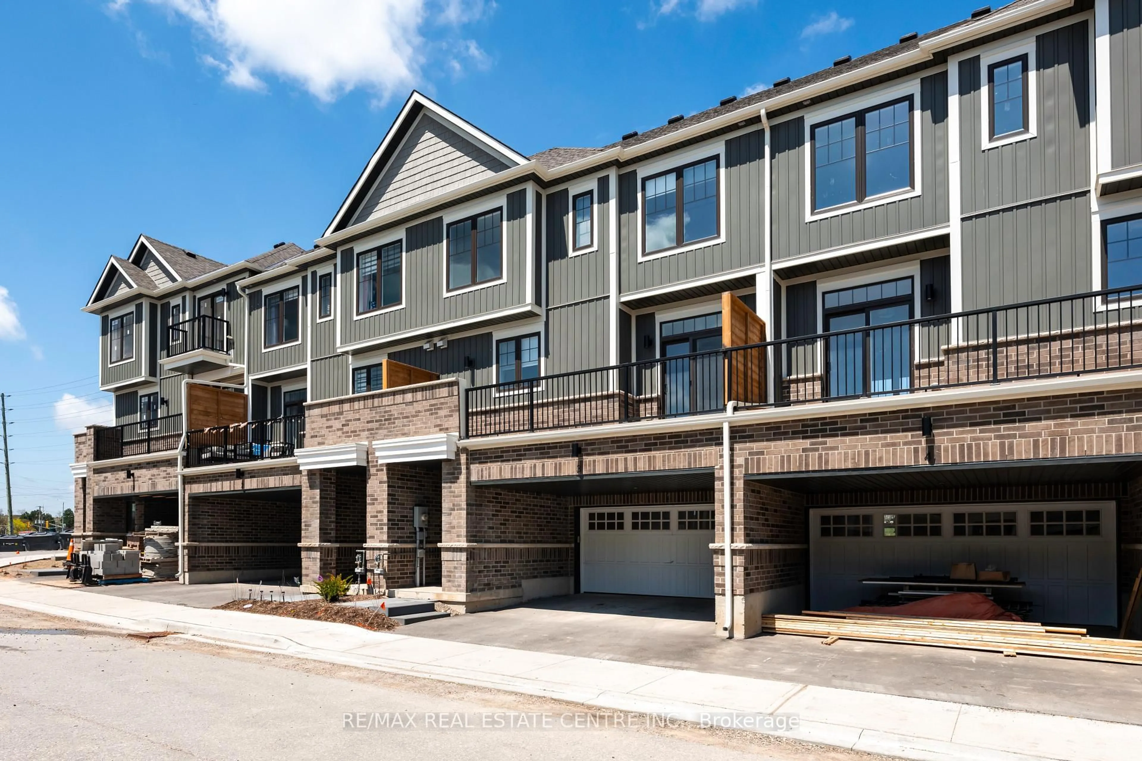 Home with vinyl exterior material, street for 690 Broadway Ave #3, Orangeville Ontario L9W 5C8