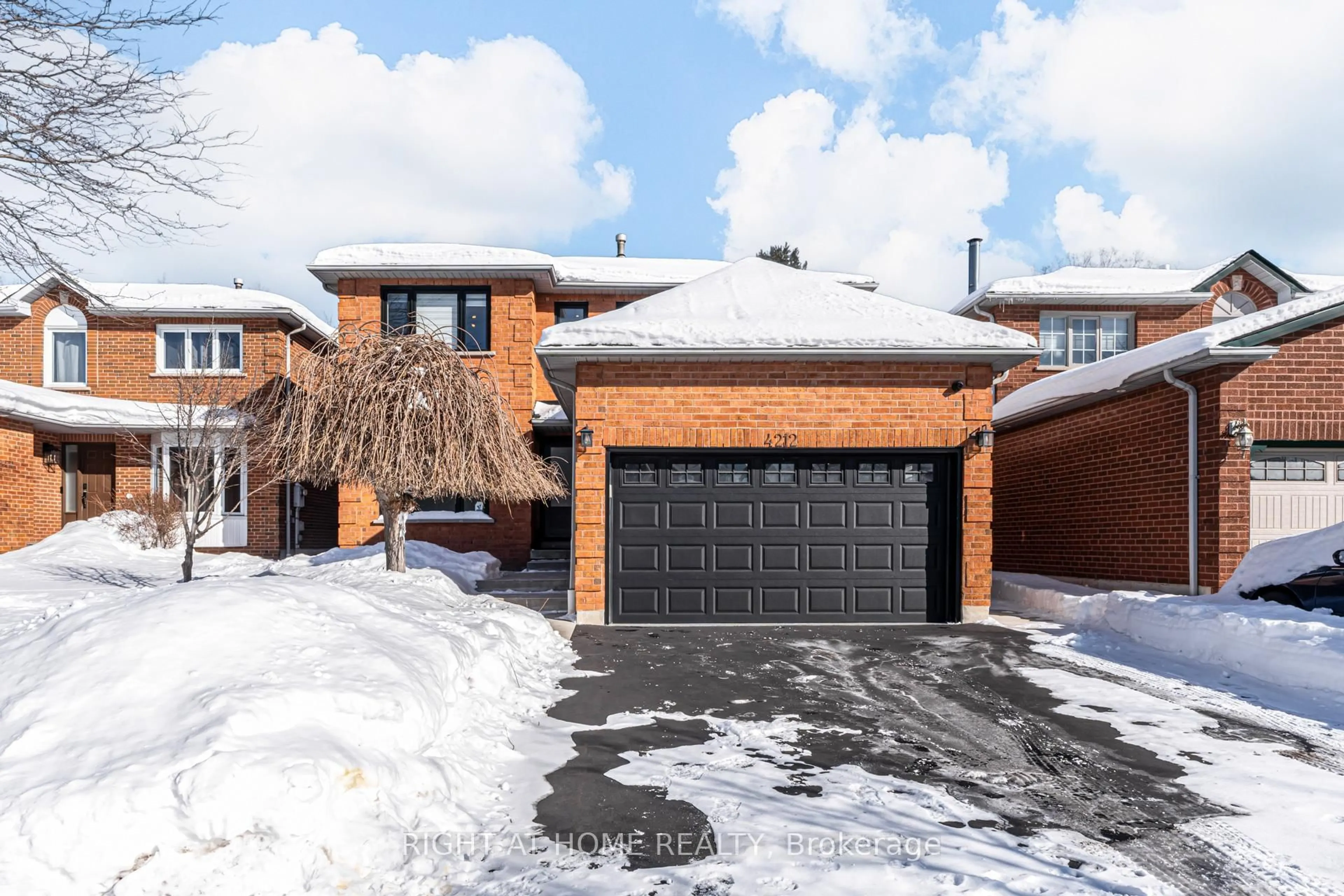 Home with brick exterior material, street for 4212 Credit Pointe Dr, Mississauga Ontario L5M 3K2