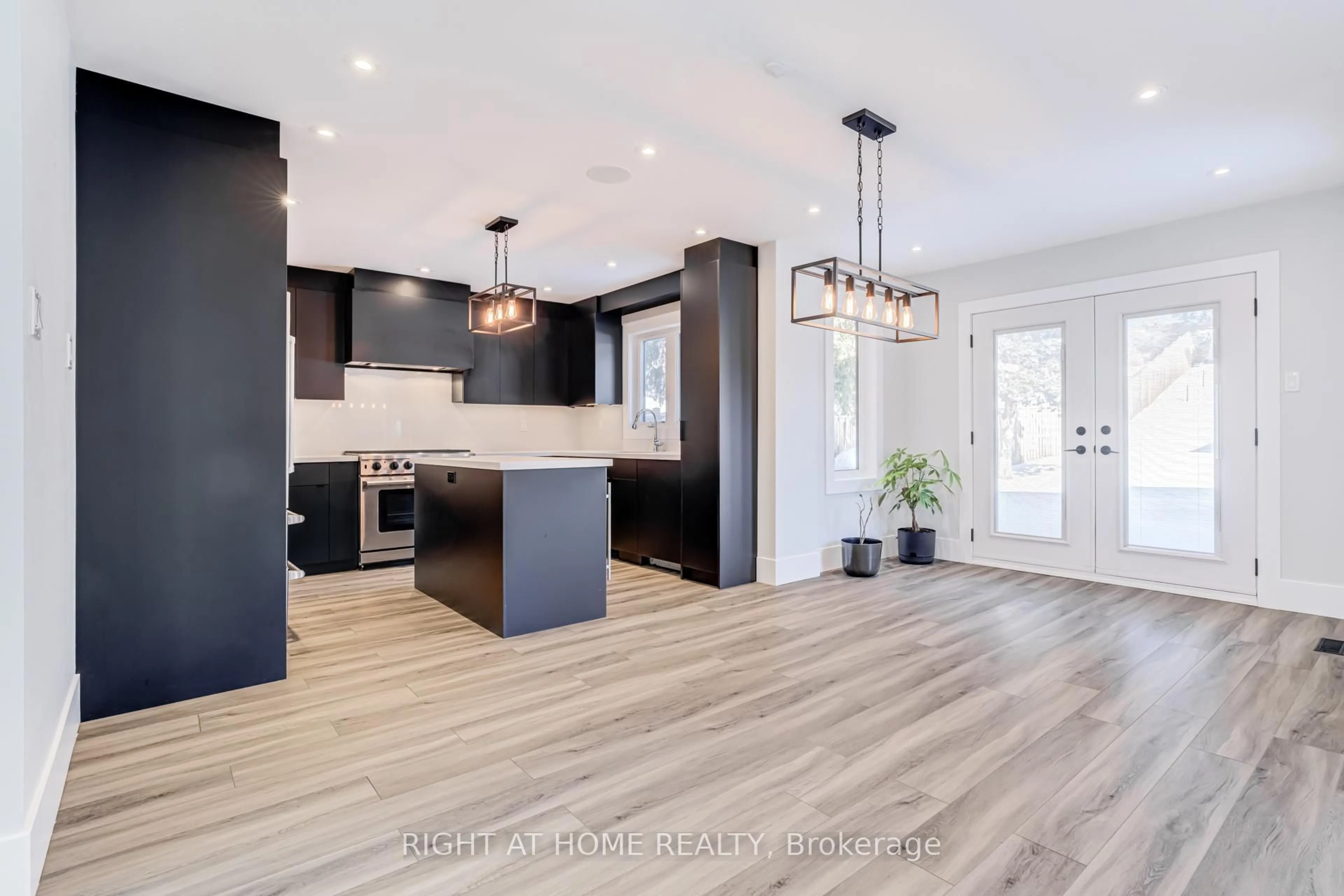 Open concept kitchen, unknown for 4212 Credit Pointe Dr, Mississauga Ontario L5M 3K2