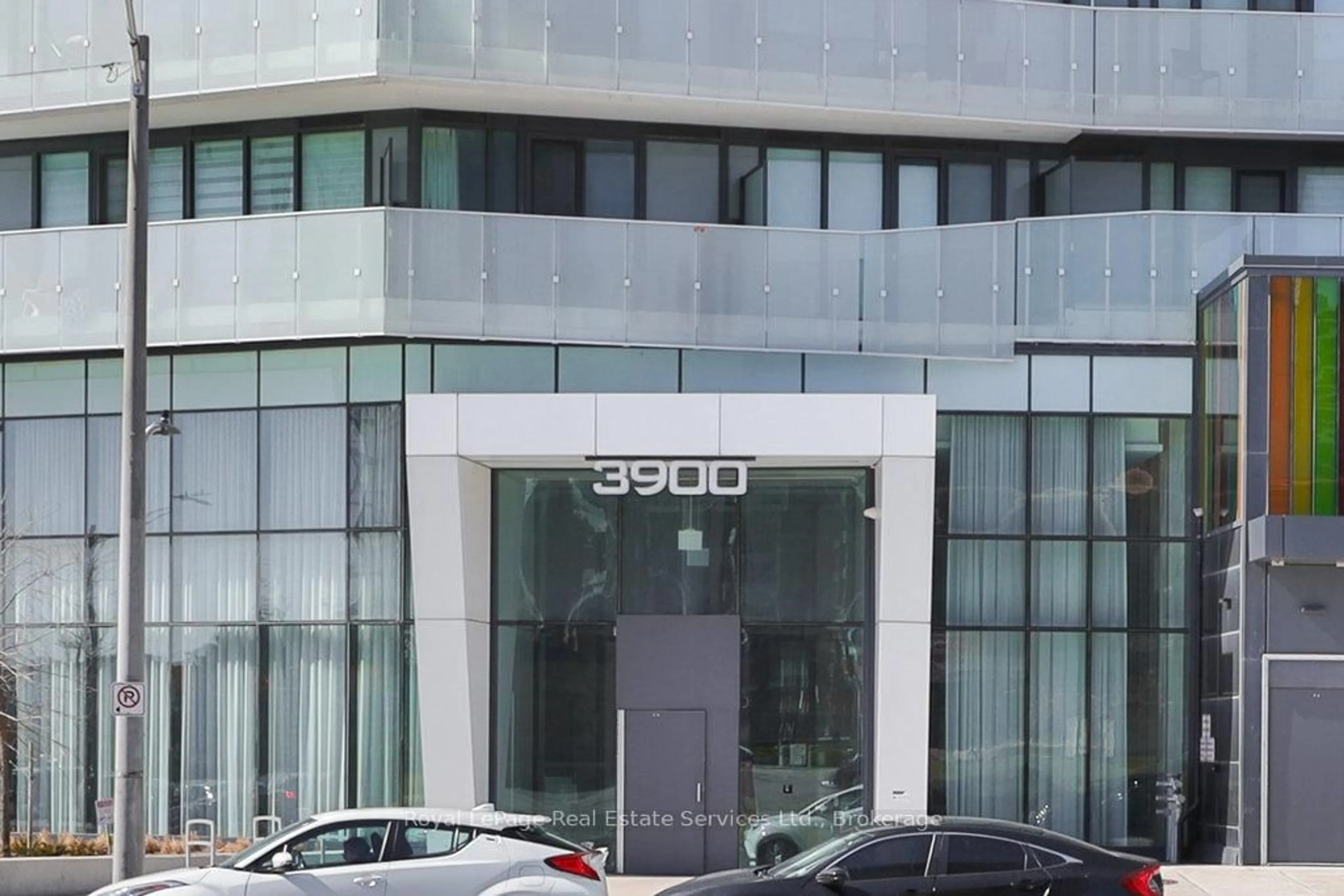 Indoor foyer for 3900 Confederation Pkwy #6005, Mississauga Ontario L5B 0M3