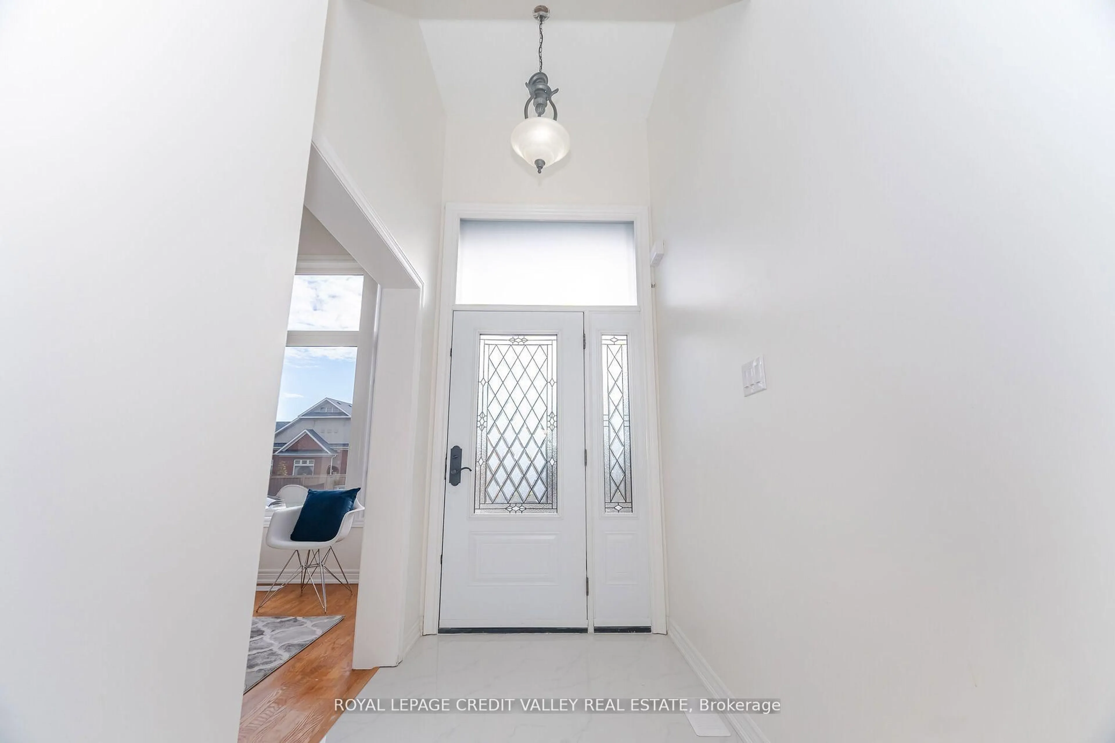 Indoor entryway for 70 Blue Diamond Dr, Brampton Ontario L6S 6K3