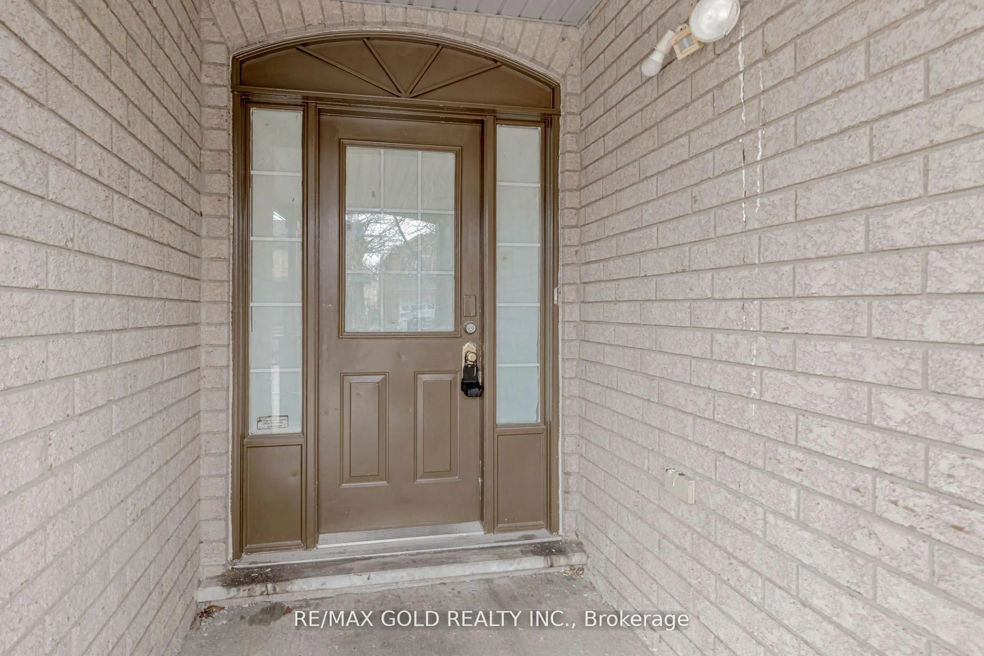 Indoor entryway for 6 Wonder Way, Brampton Ontario L6P 1E9