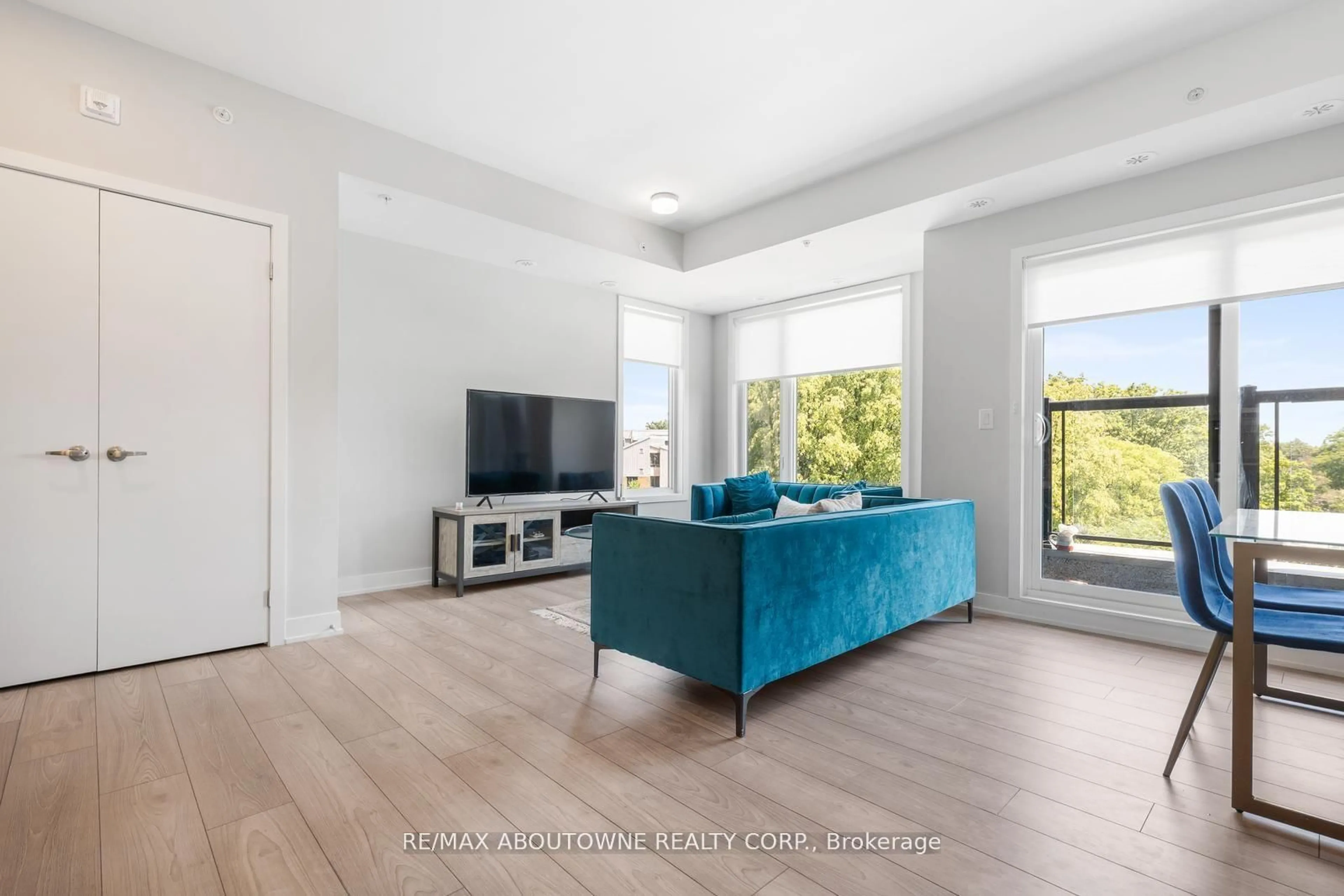 Living room with furniture, unknown for 3472 Widdicombe Way #2, Mississauga Ontario L5L 0B8