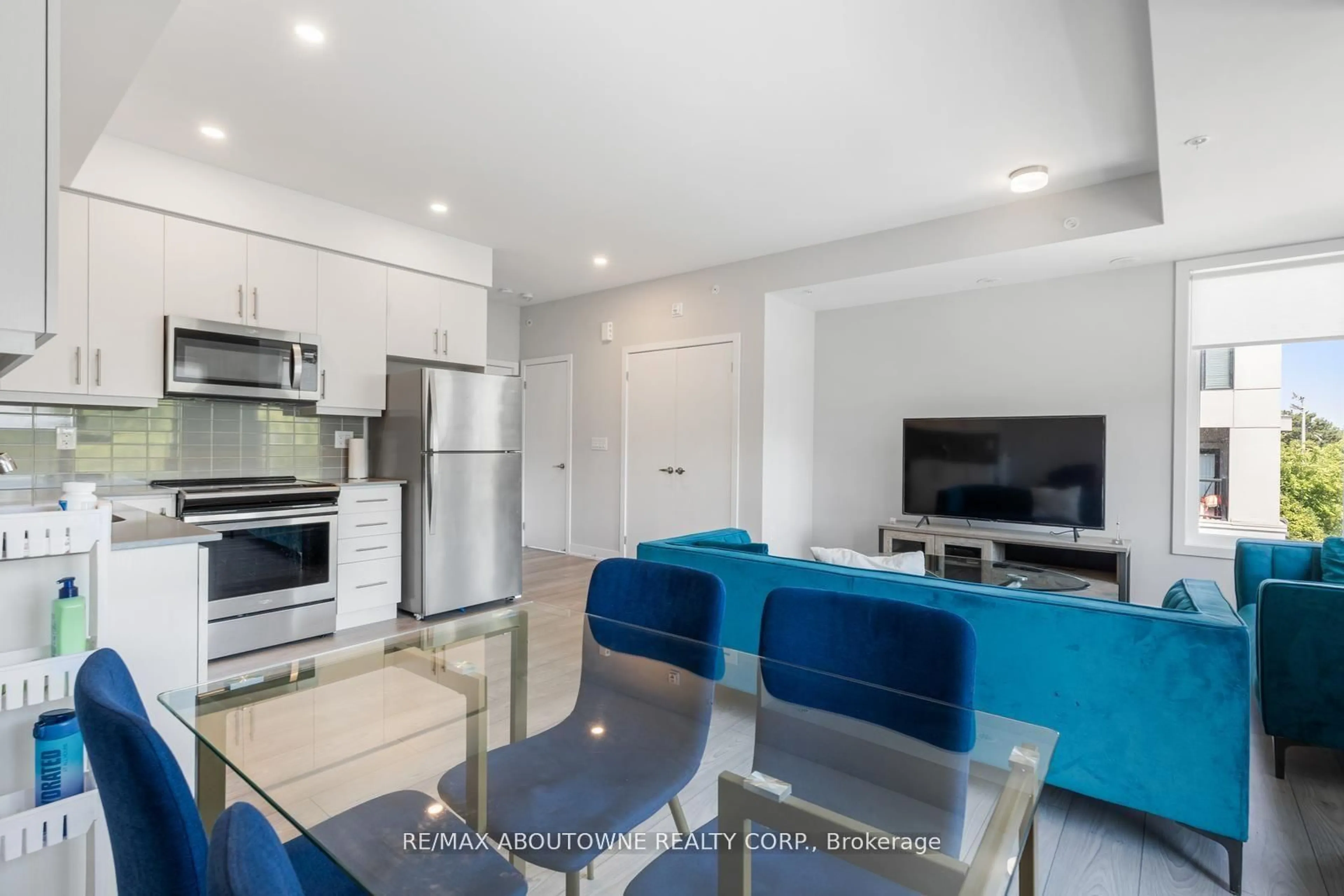 Open concept kitchen, unknown for 3472 Widdicombe Way #2, Mississauga Ontario L5L 0B8